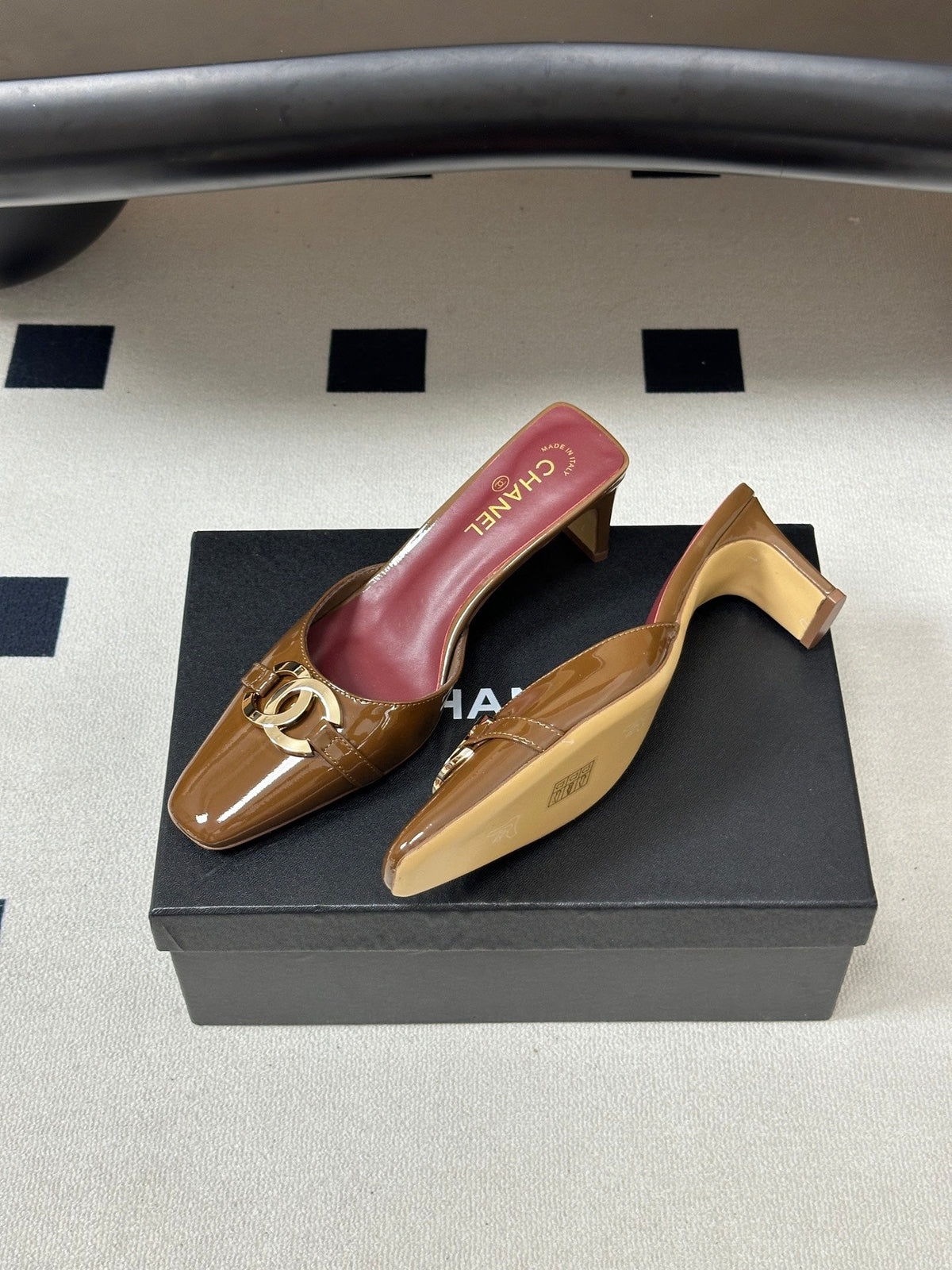 CC 26A Square Toe Mules 6cm Camel Patent Leather 888042
