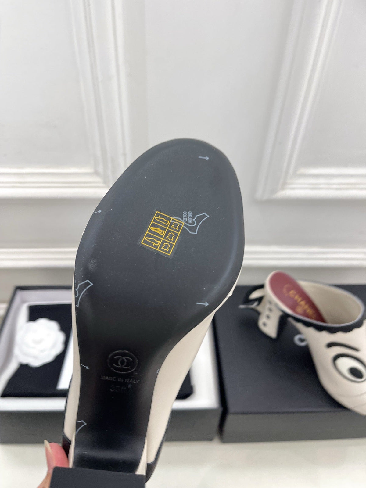 CC Métiers d'Art 2026 Graphic Mules 8.5cm Cream Black Lambskin 891768