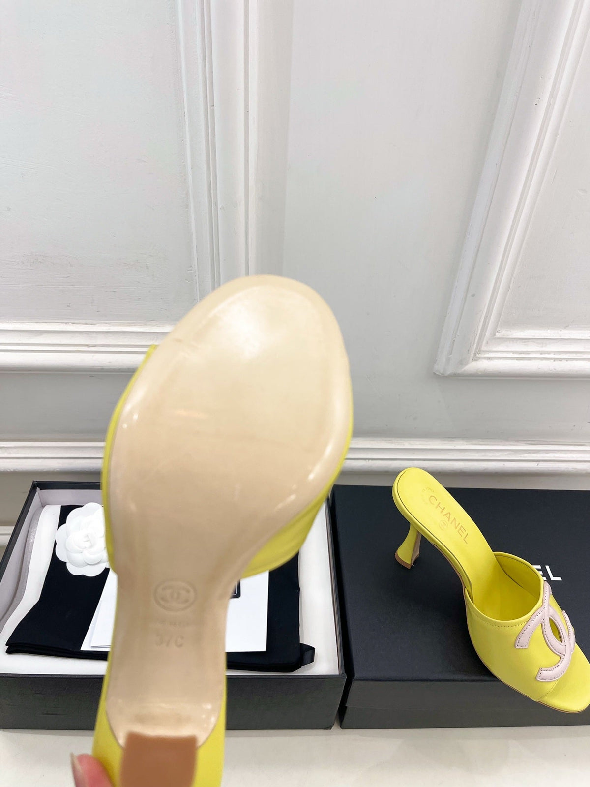 CC Double C Mules 9.5cm Yellow Pink Leather 891681
