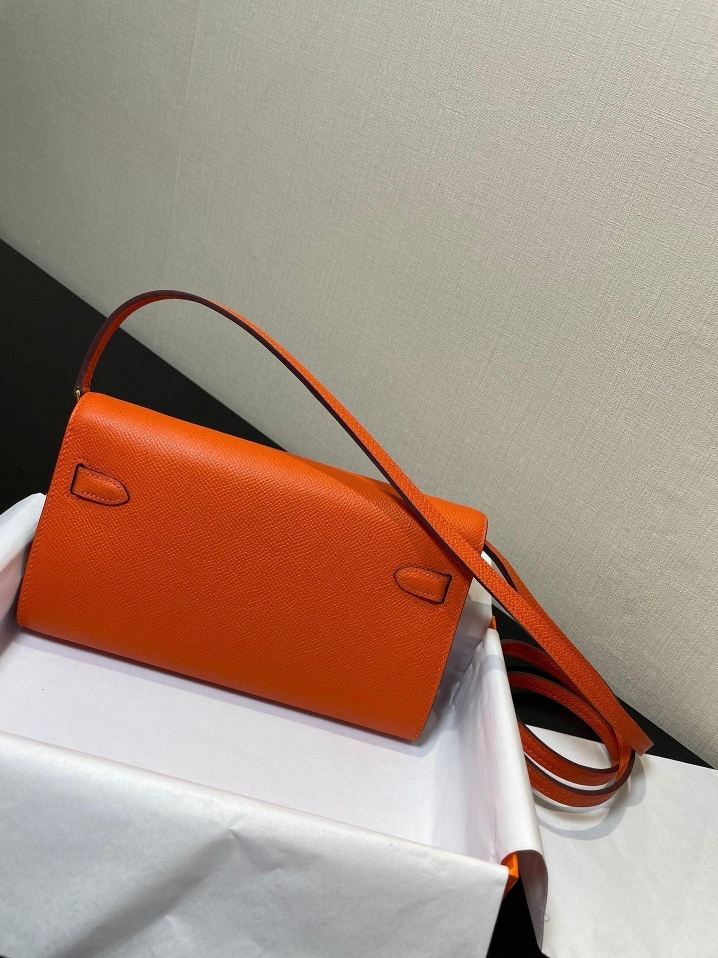 kelly to go wallet 20.5 orange epsom gold hardware