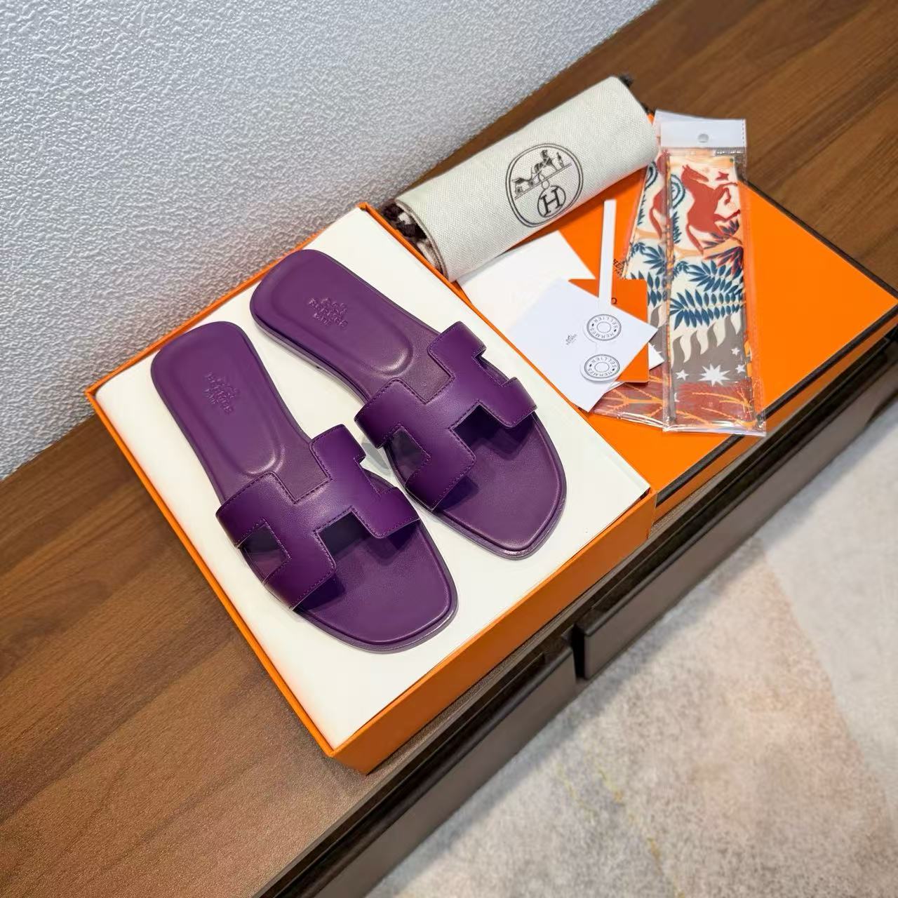 HM 26s Oran Slides Purple Leather