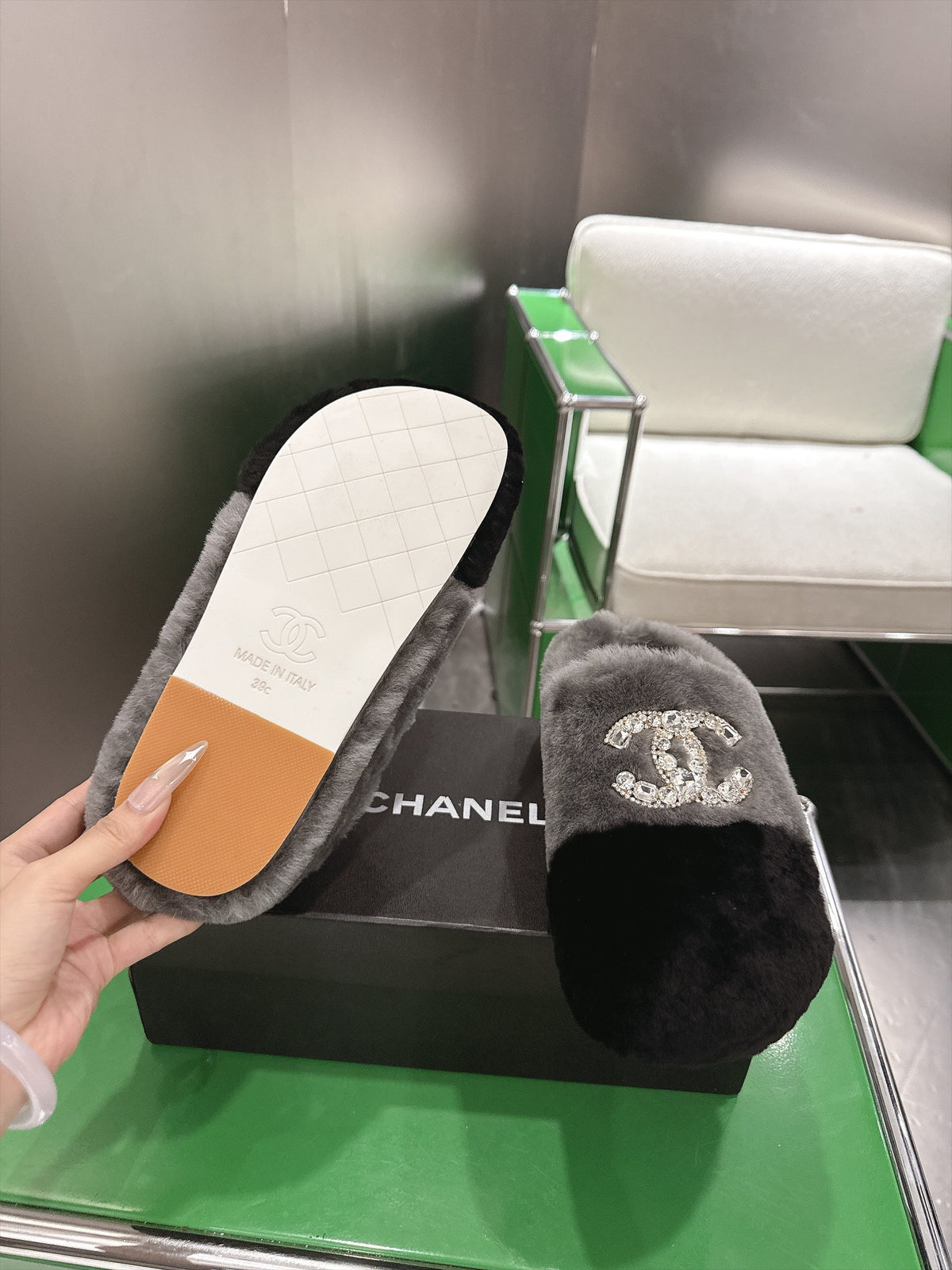 CC 26s Slippers Black Grey Fur 999410