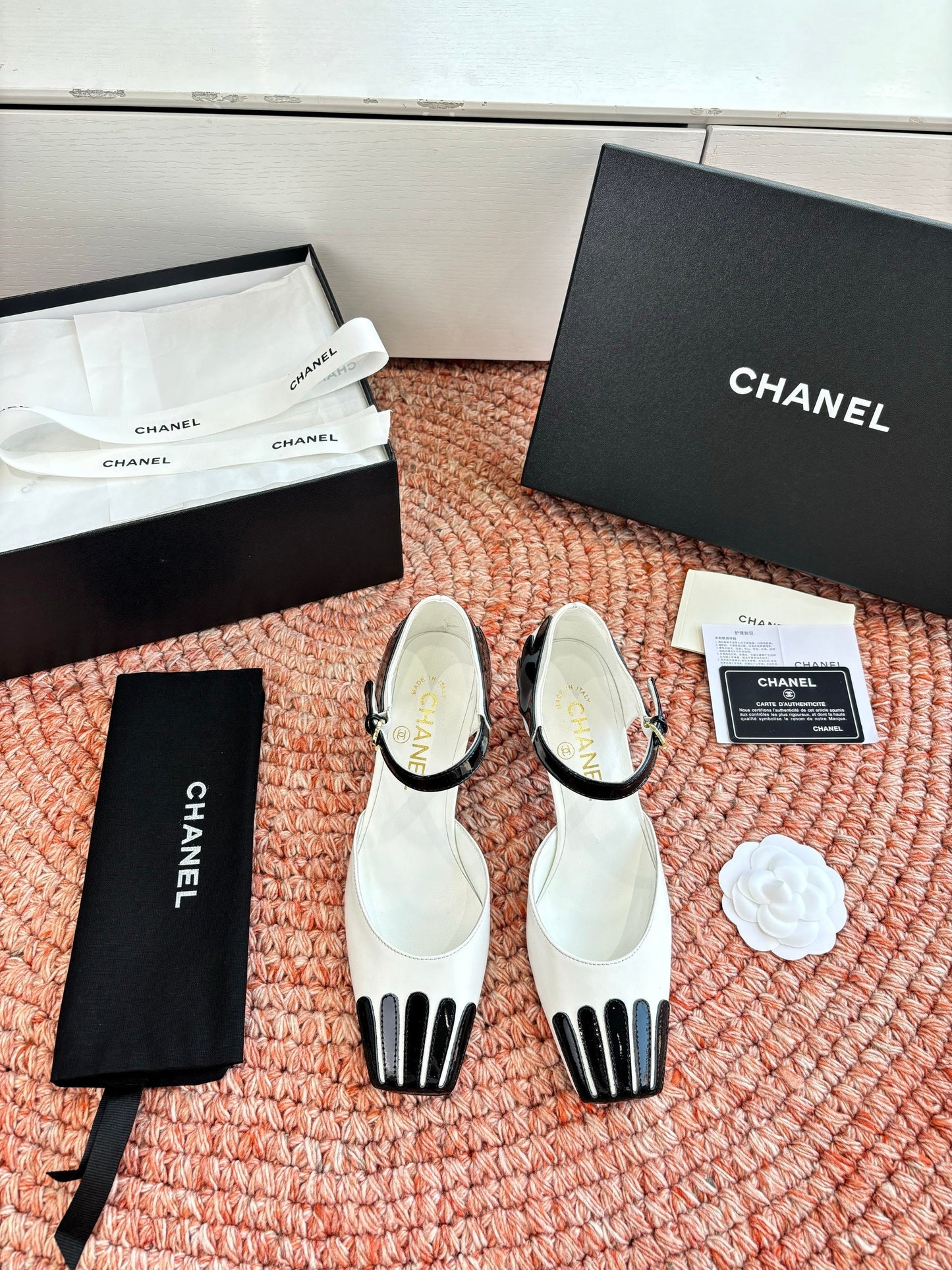 CC 26s Mary Jane Sandals White Black Sheepskin 648192