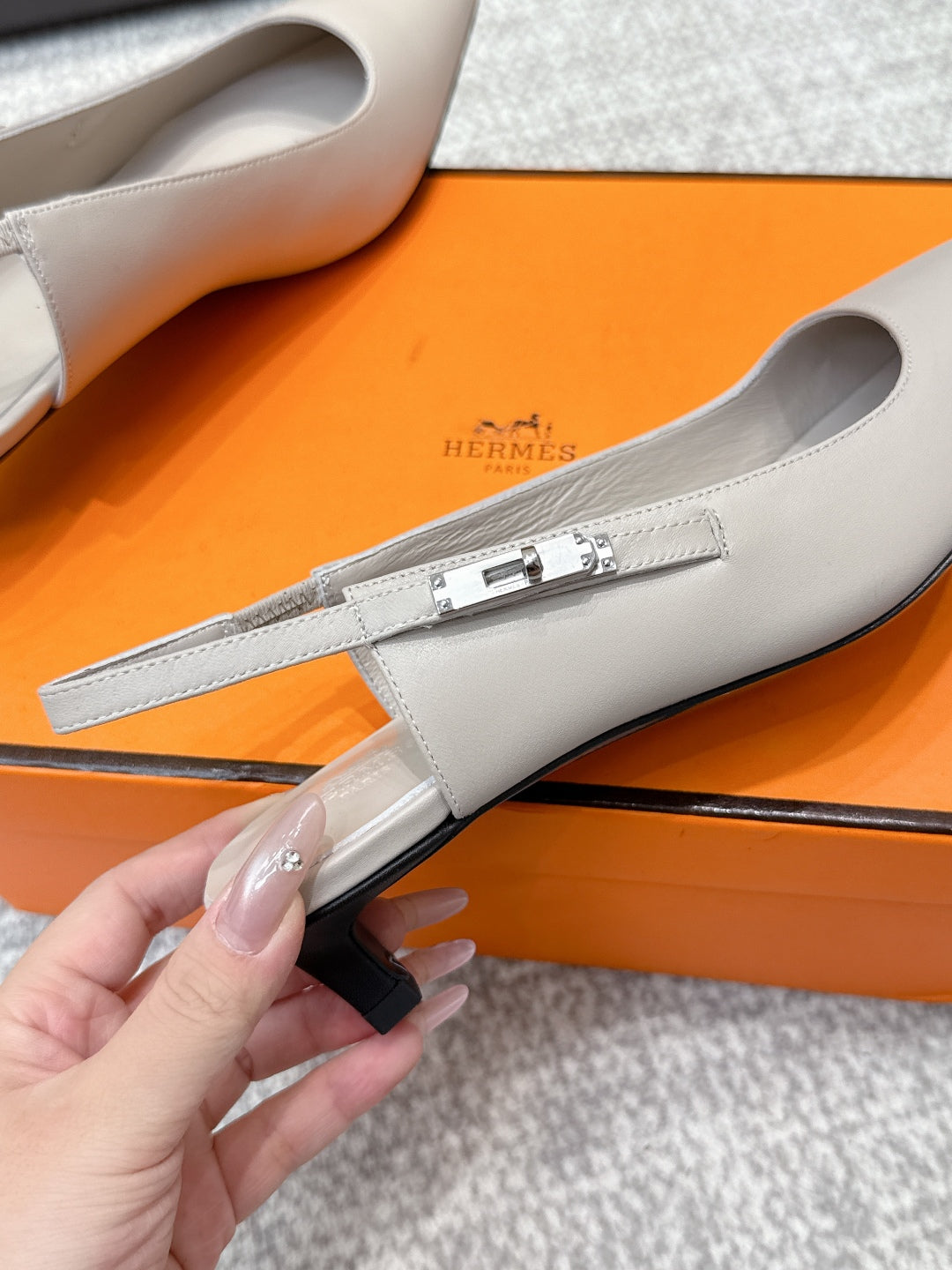 HM Lover Pump 40mm Taupe Grey Calfskin 461890