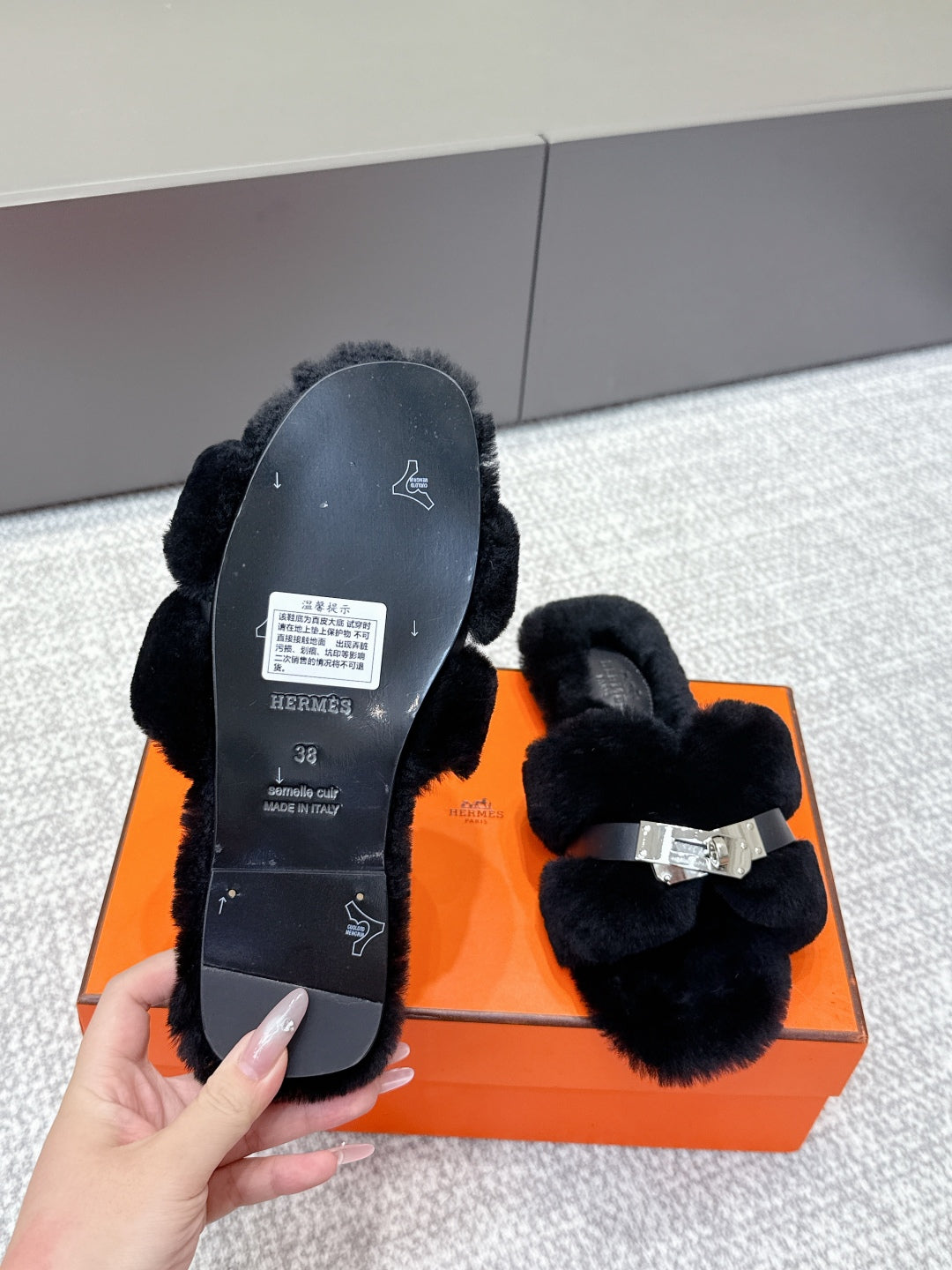 HM 25s H Shaped Slipper with Buckle Black Shearling 462196