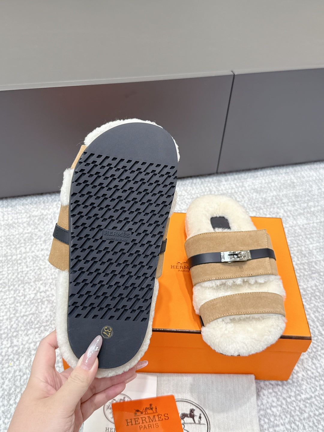 HM Kelly slippers Khaki Cowhide Suede Fur 462204
