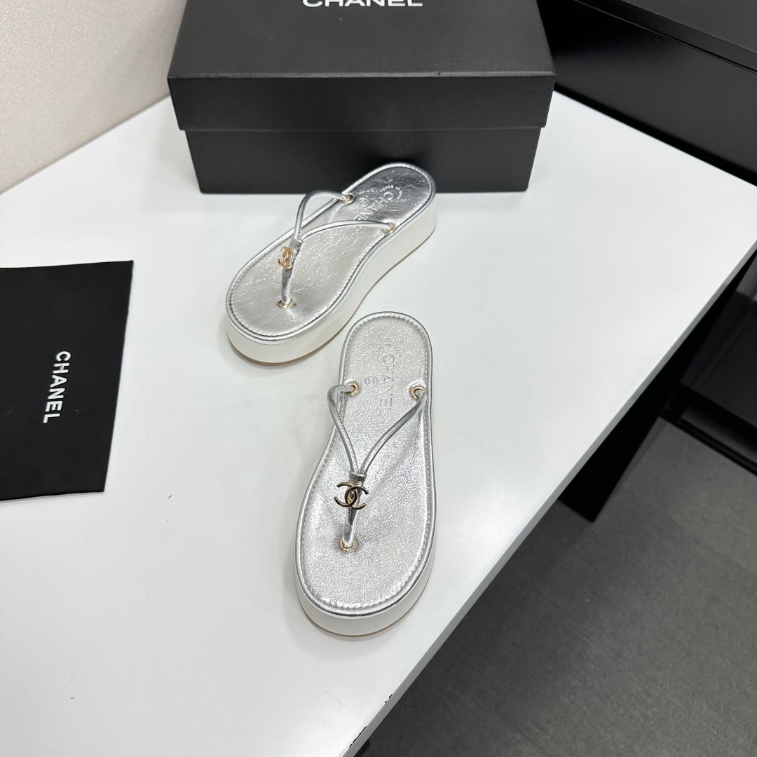 CC 26s Platform Thong Sandal Sliver Metalic Lambskin 817599
