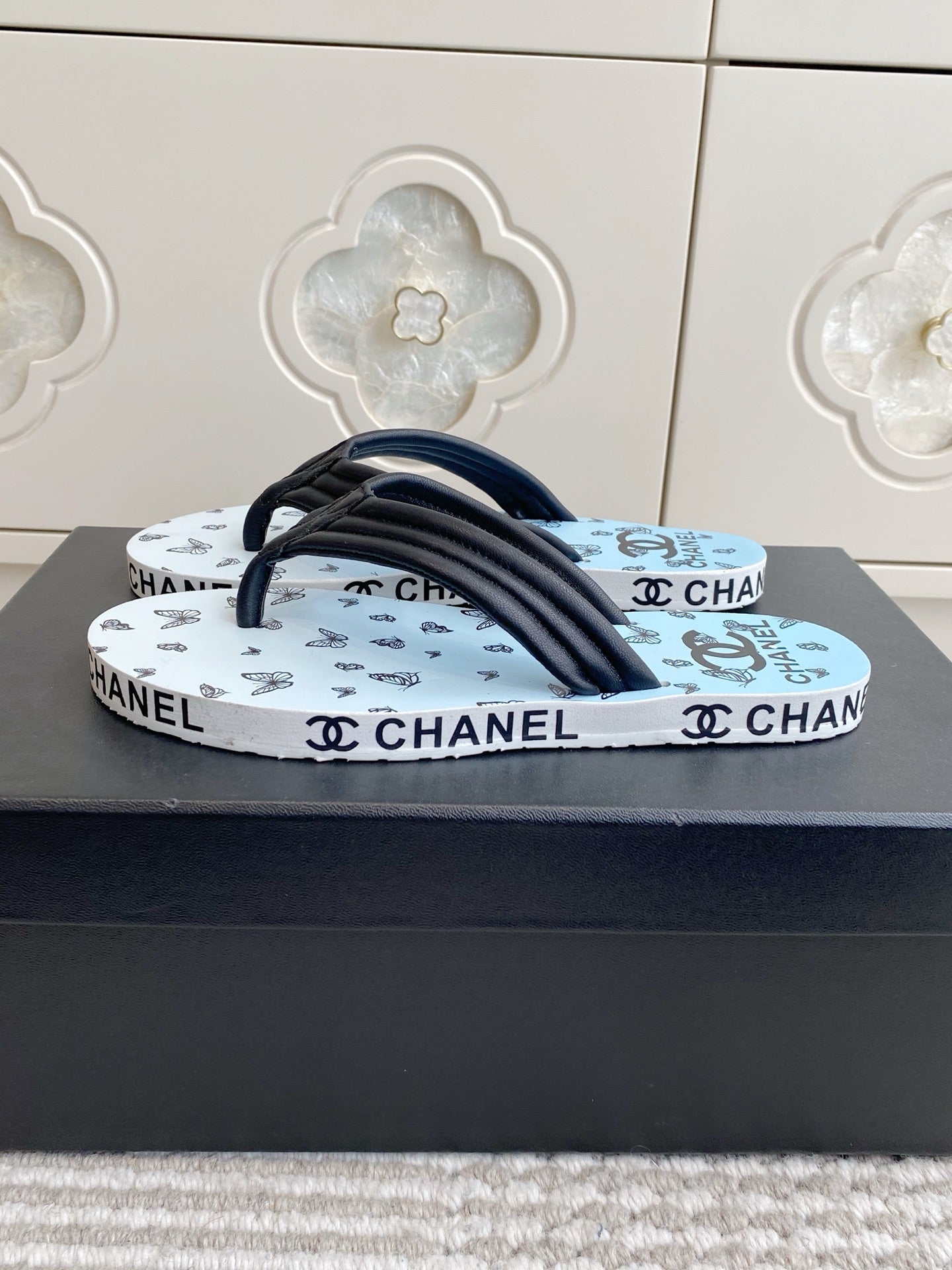 CC 26s Thong Sandals Blue Pastel Black Rubber Leather 647683