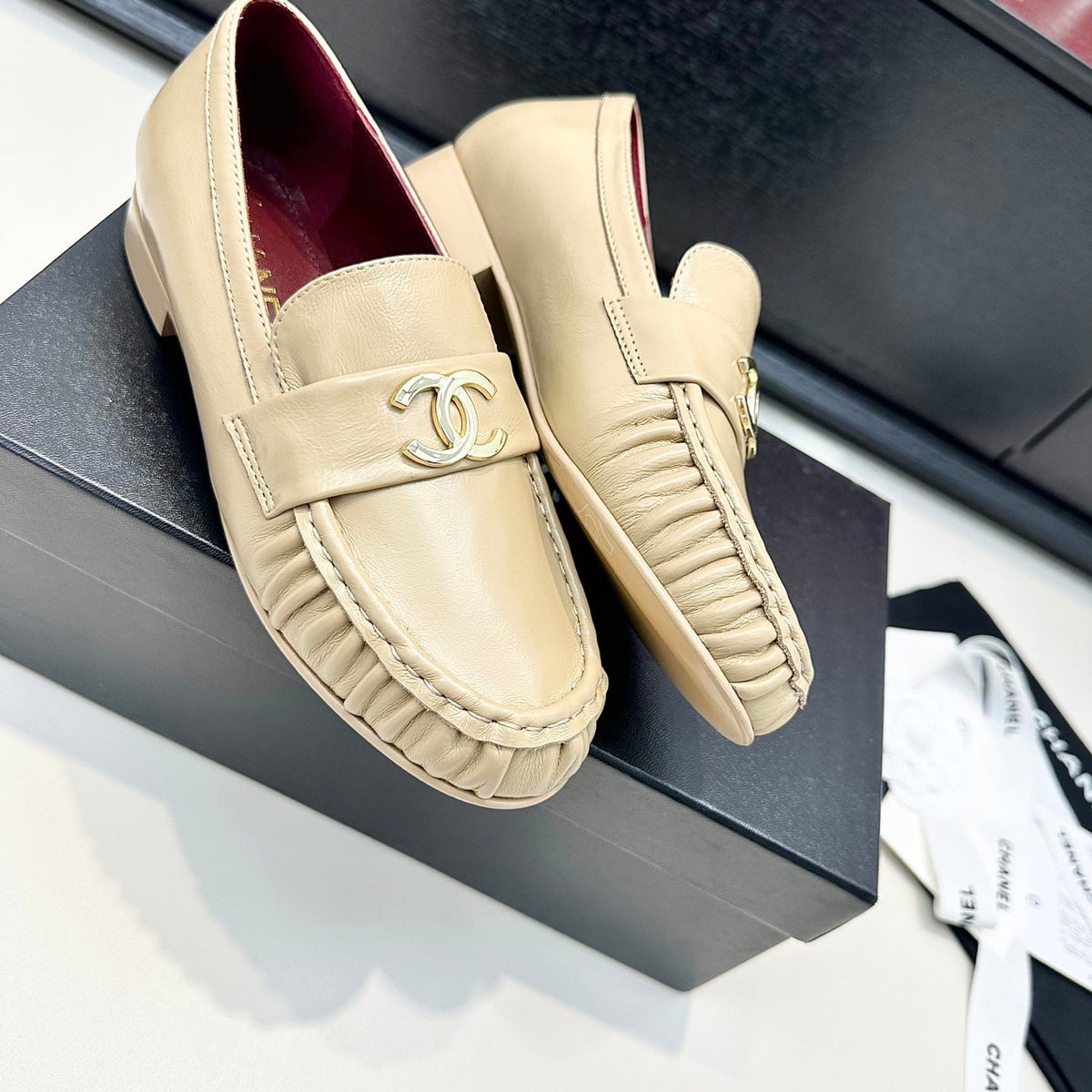 CC 26A Métiers d’art 2026 Loafer Beige Glossy Sheepskin 900229