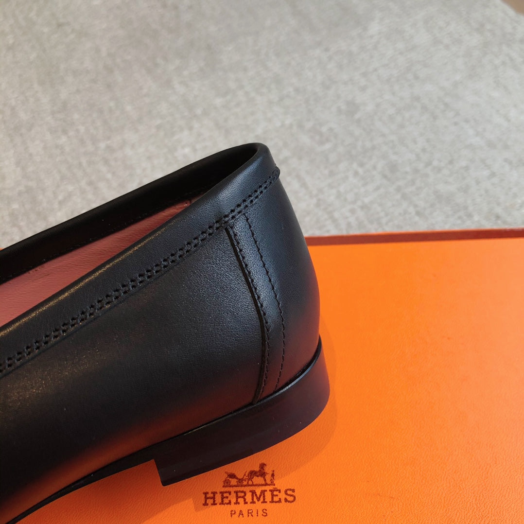 Paris Loafer Black Calfskin With Silver Signature Buckle 509378