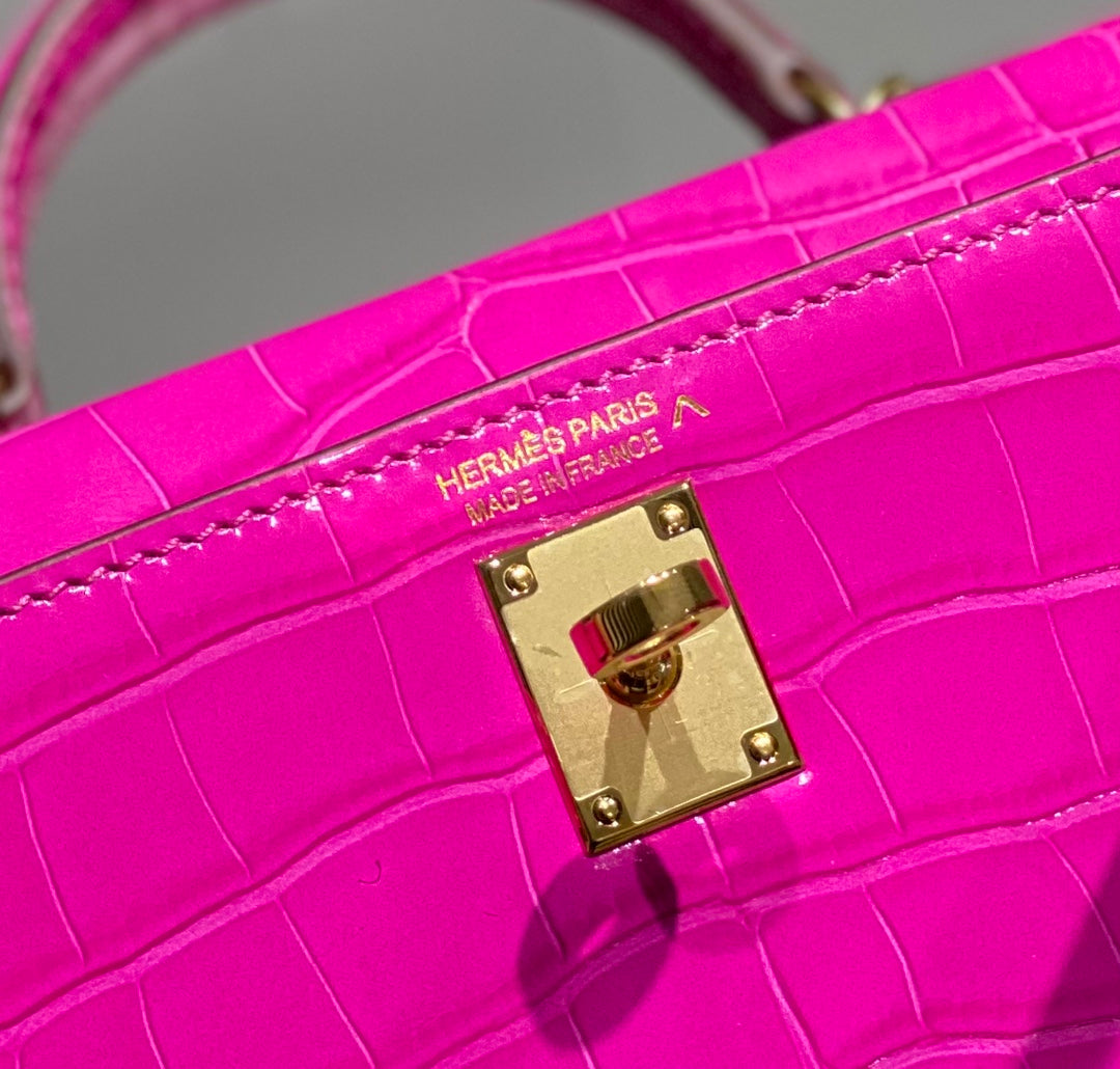 HM 25s Mini Kelly 19cm Deep Magenta Embossed Crocodile Gold Hardware