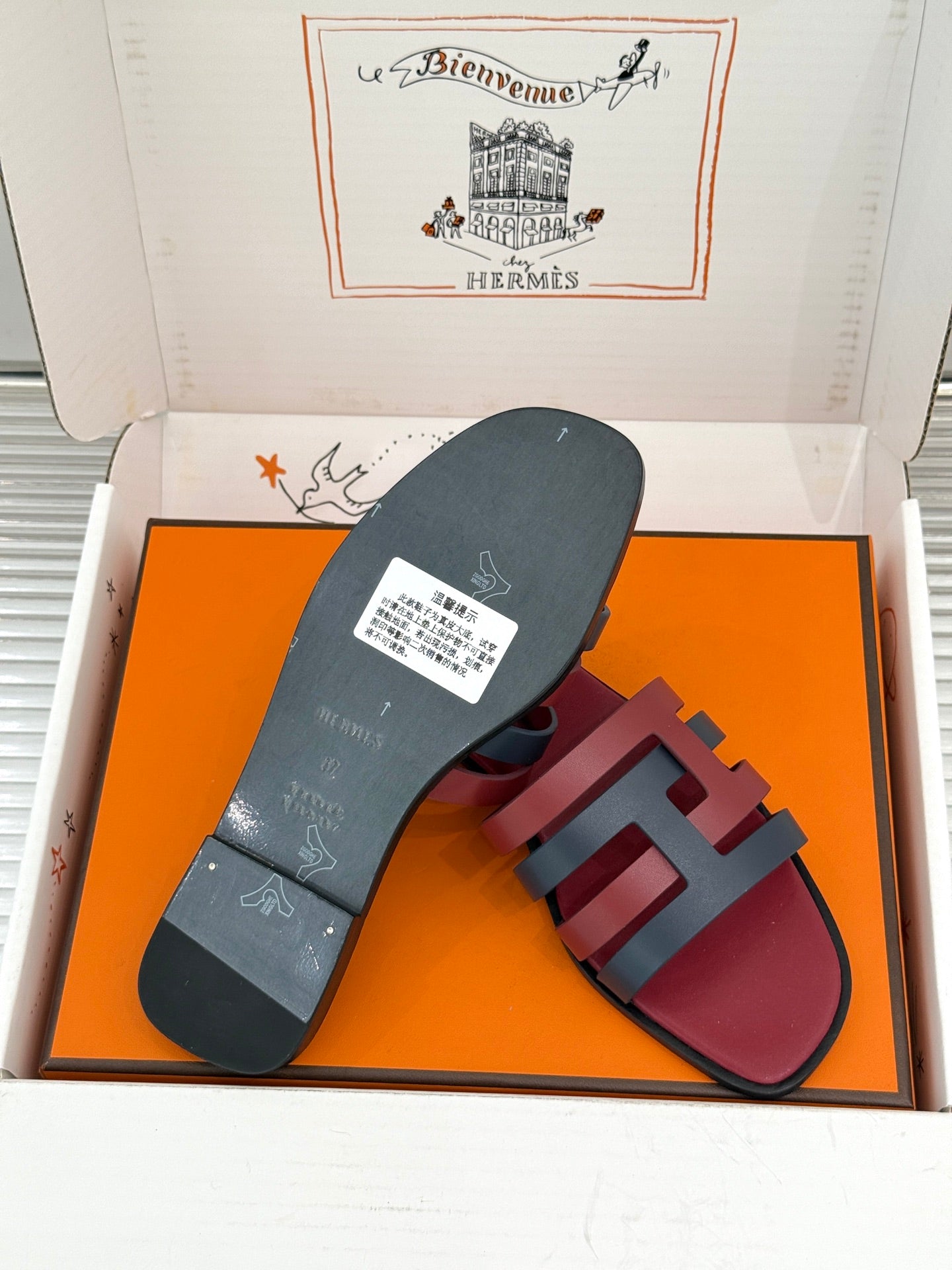HM 26s Strappy Flat Sandals Black Burgundy Sheepskin 905783