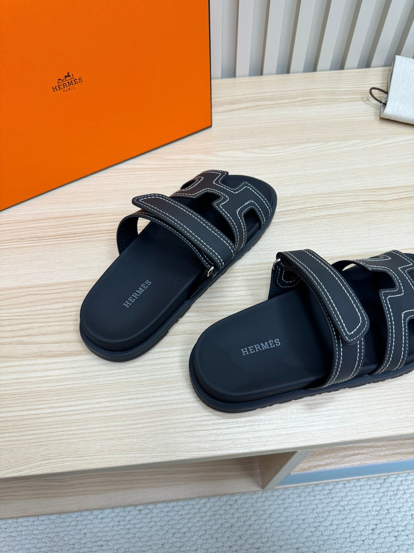 HM Chypre Sandal Hemming Black Cowhide 618589