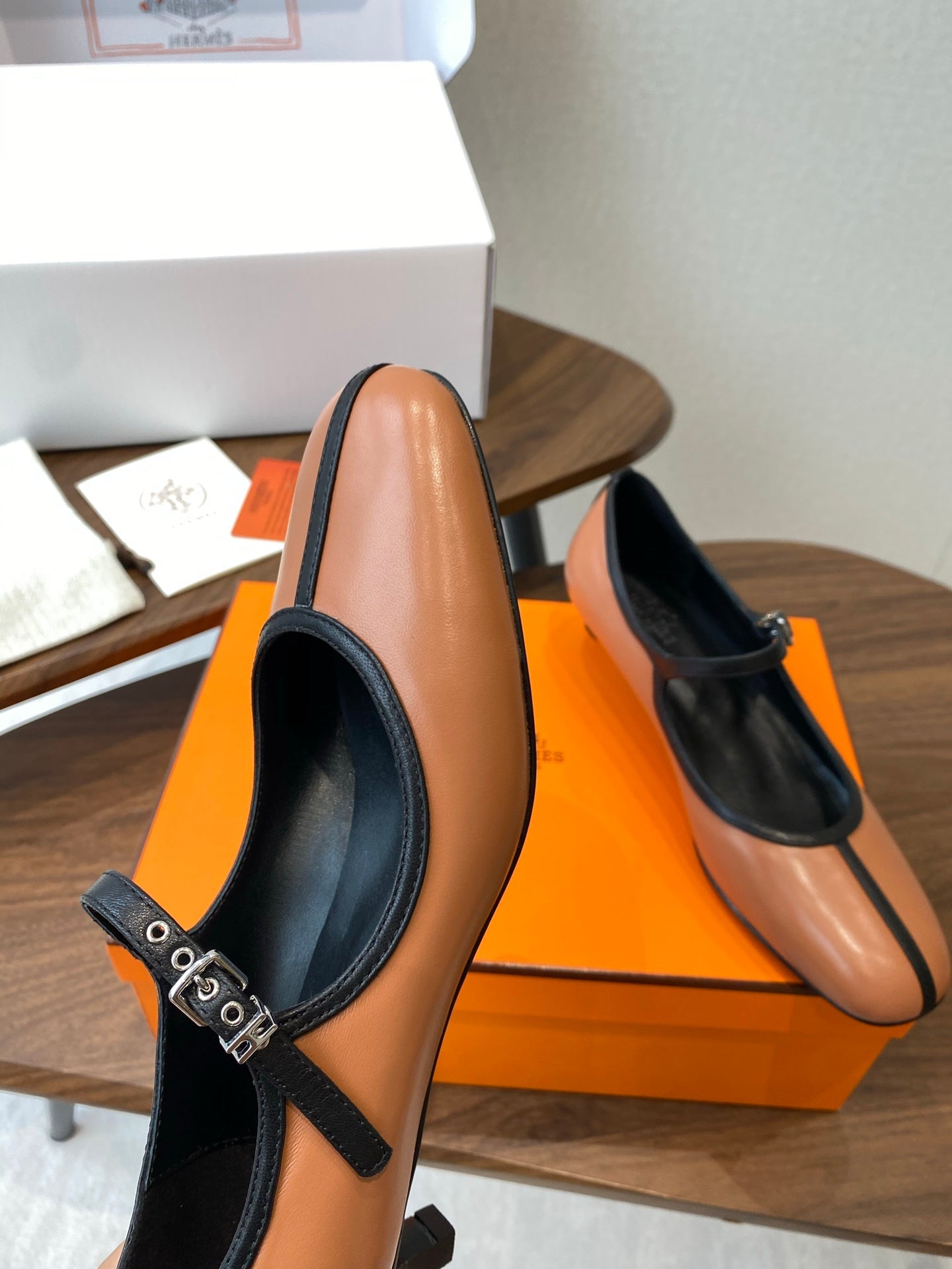 HM 25s Mary Jane 40mm Camel Black Calfskin 422569
