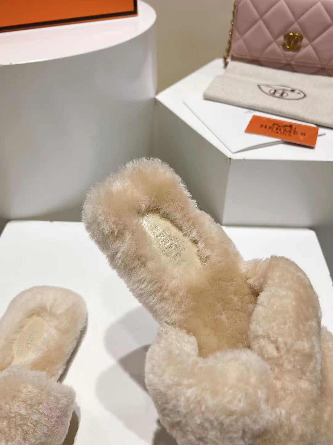 HM Oran Sandal Beige Sheep Fur 406993