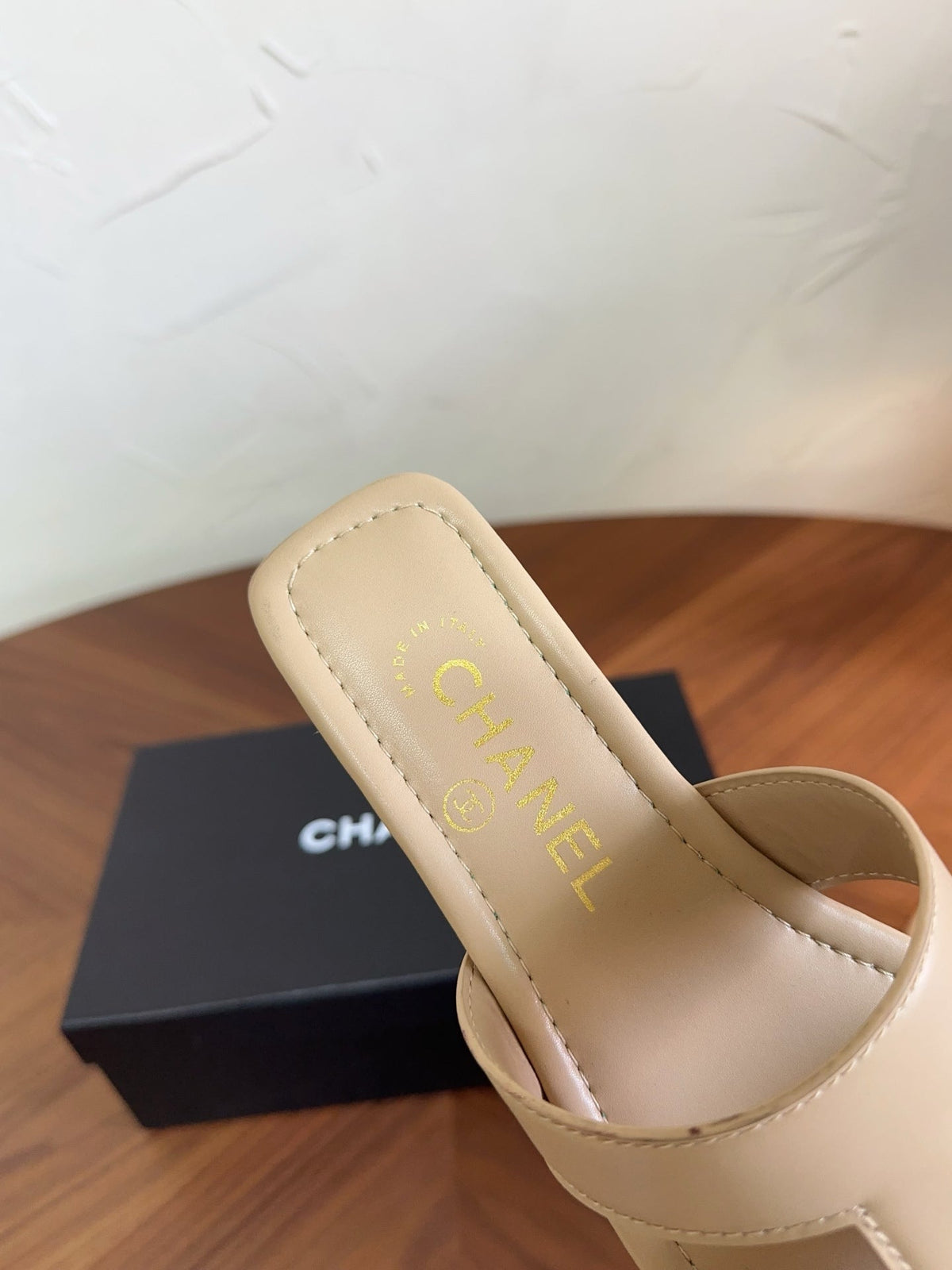 CC 26s Slipper Beige Lambskin 827259