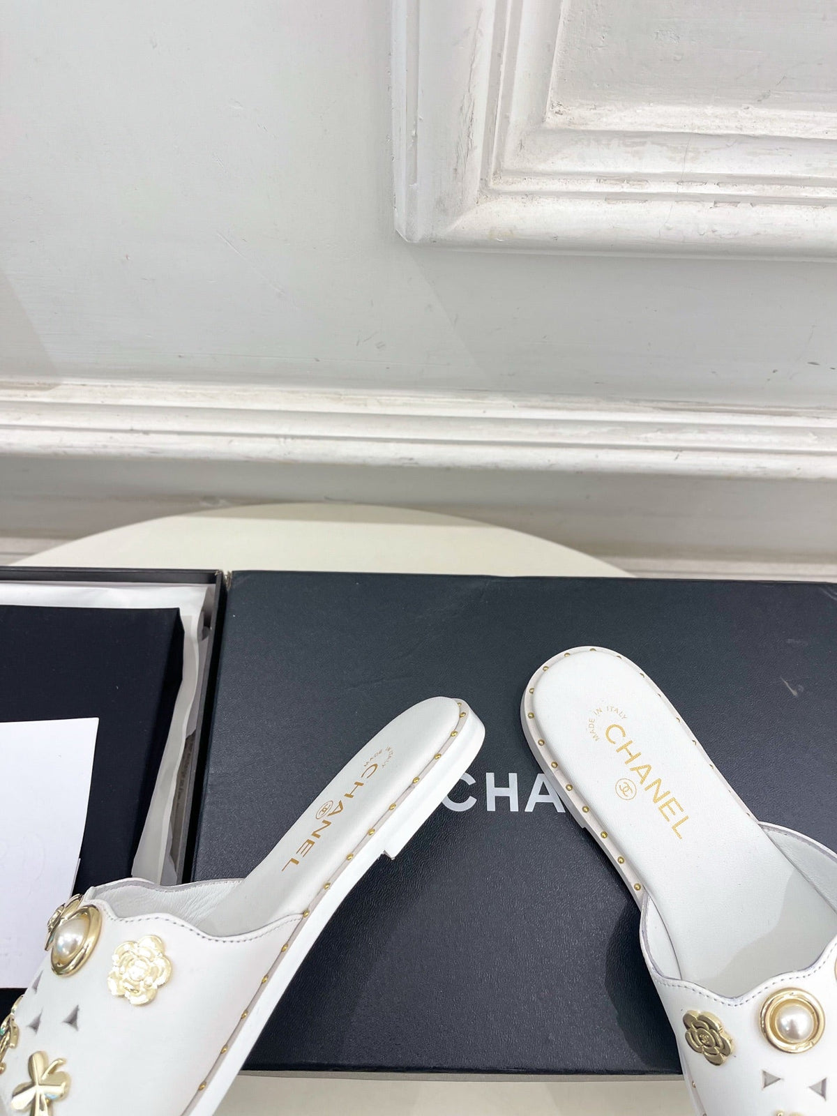 Chanel 26s Flat Sandals White Lambskin Charm-Decorated