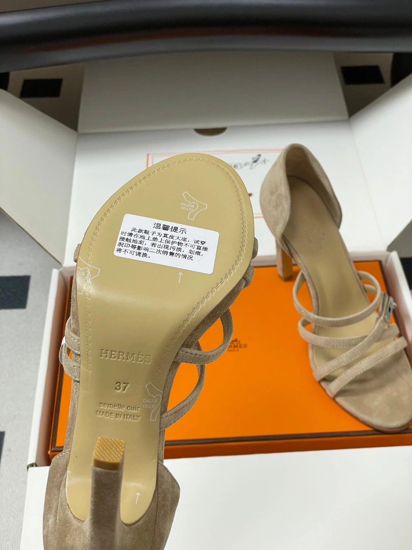 HM 25S HIGH-HEEL SANDAL 105 MM IN BEIGE SUEDE