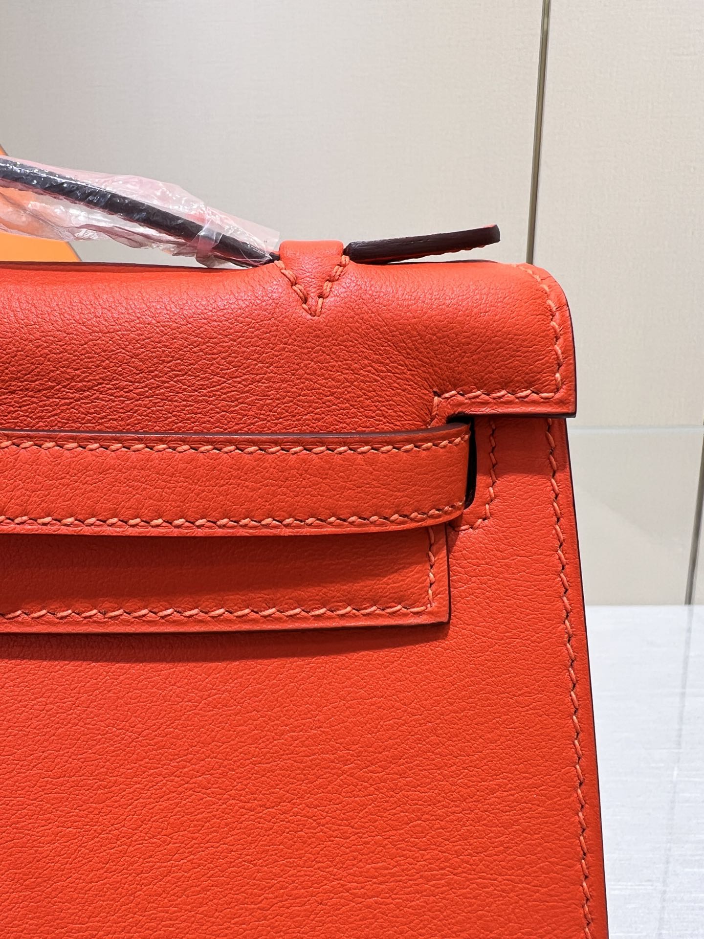 HM KELLY POCHETTE 22CM RED SWIFT GOLD HARDWARE