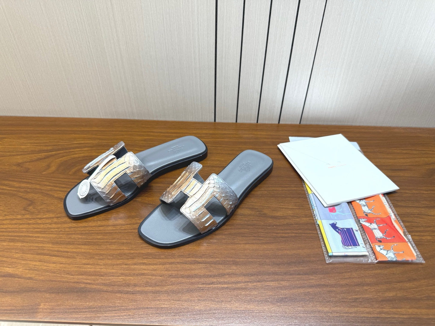 HM Sandal Champagne Gray in Snakeskin 788520
