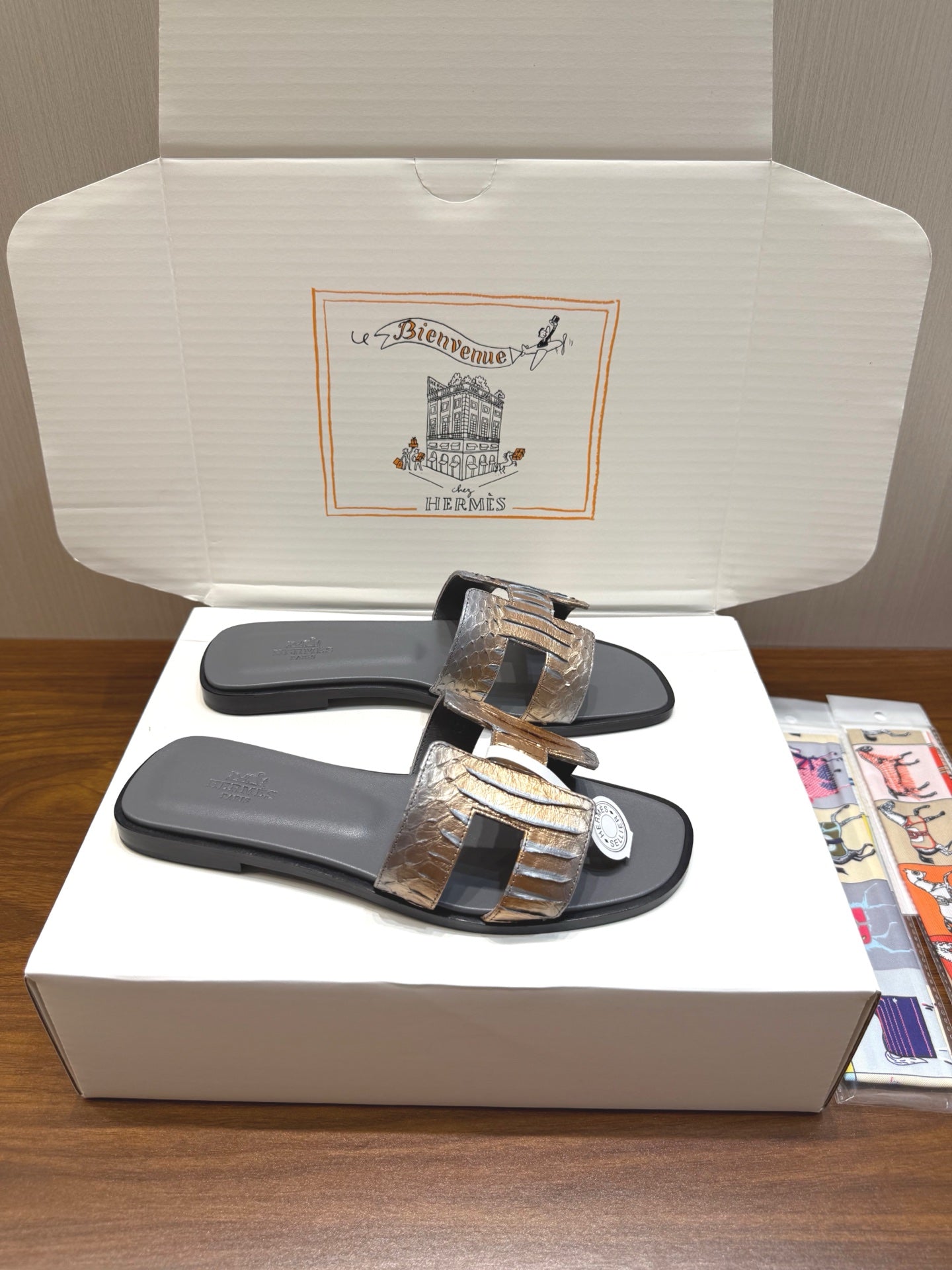 HM Sandal Champagne Gray in Snakeskin 788520