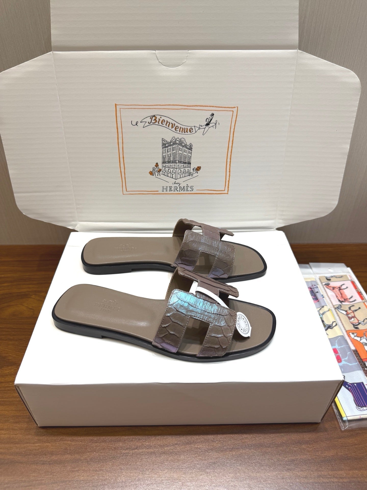 HM Sandal Silver Gray in Snakeskin 788518