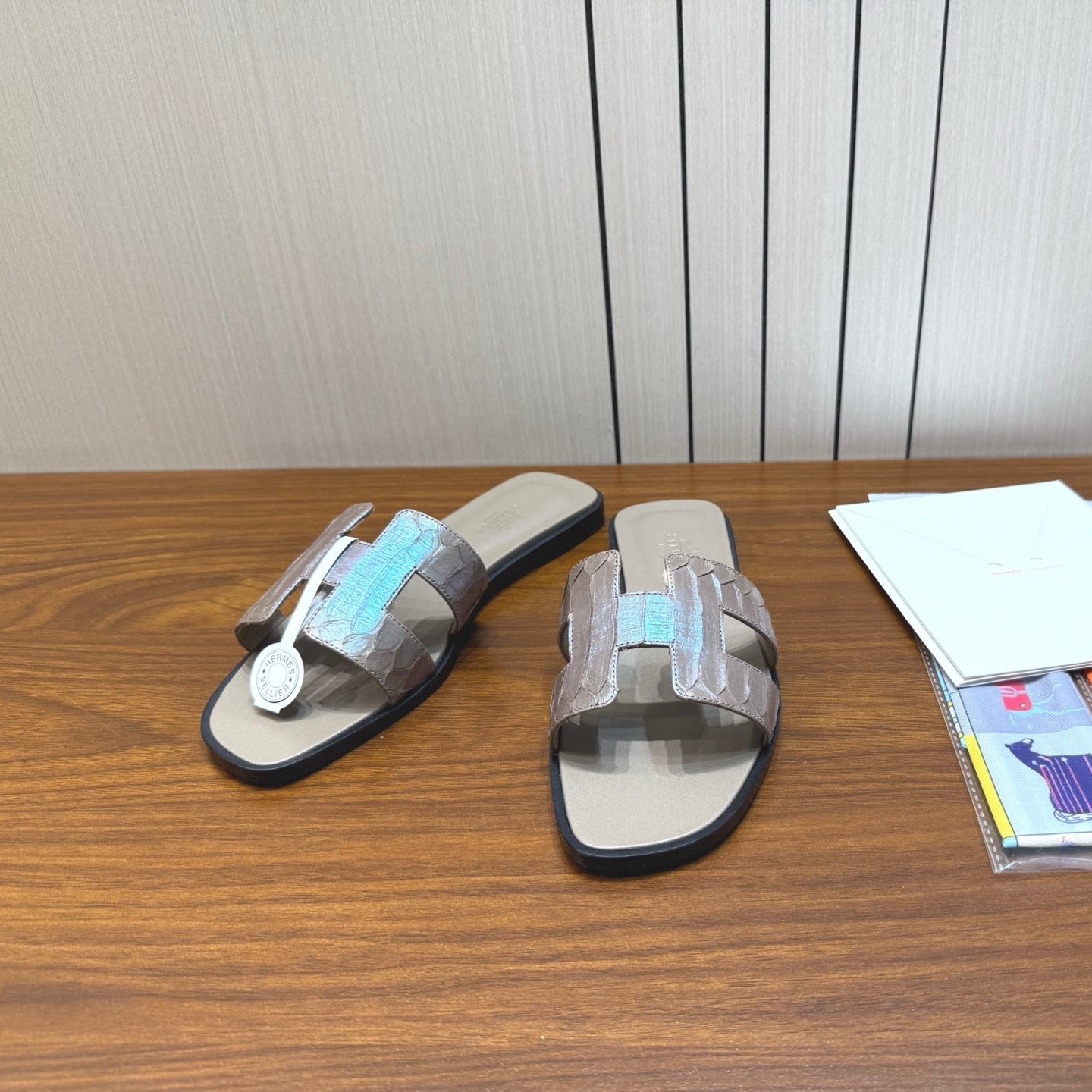 HM Sandal Silver Gray in Snakeskin 788518