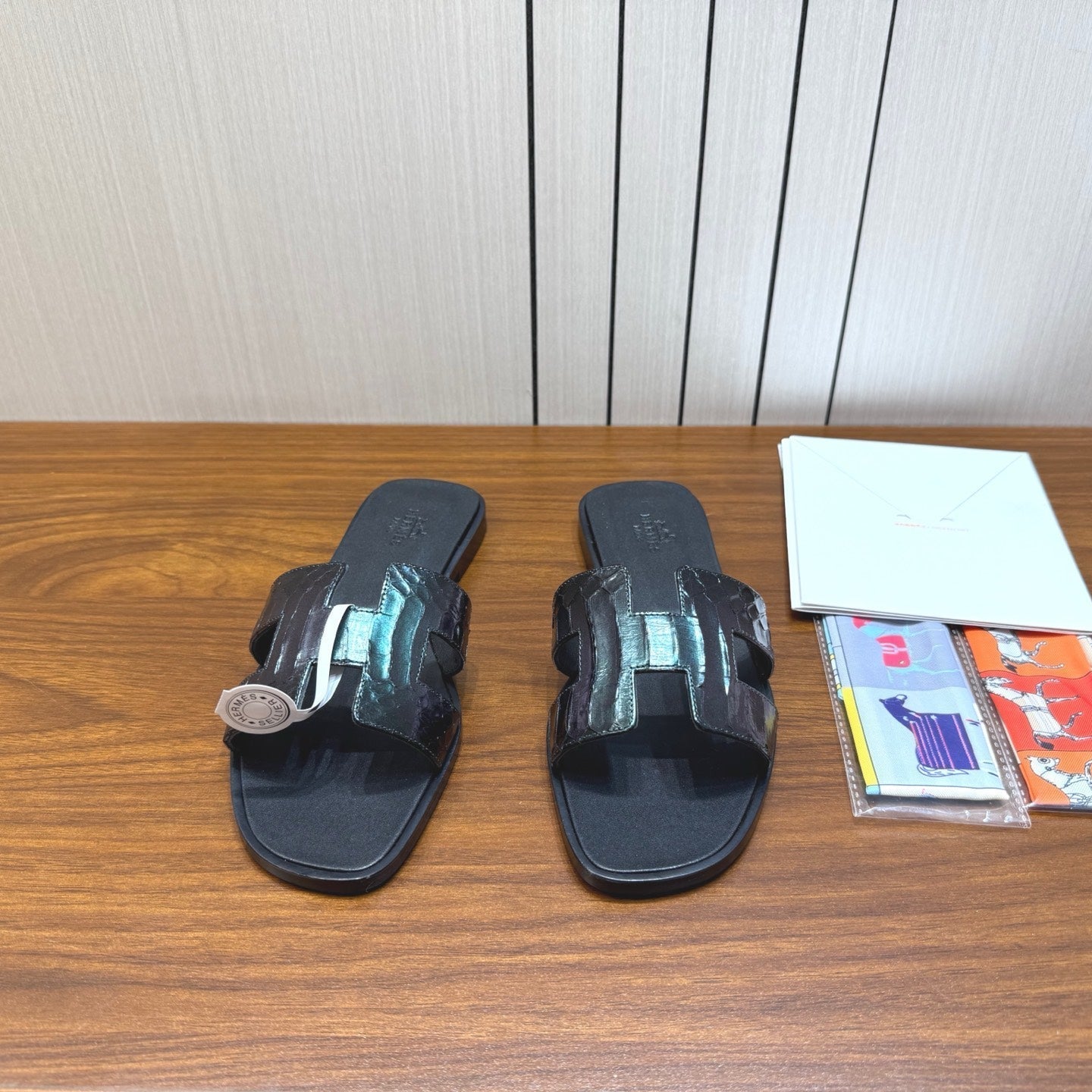 HM Sandal Black Metallic in Snakeskin 788513