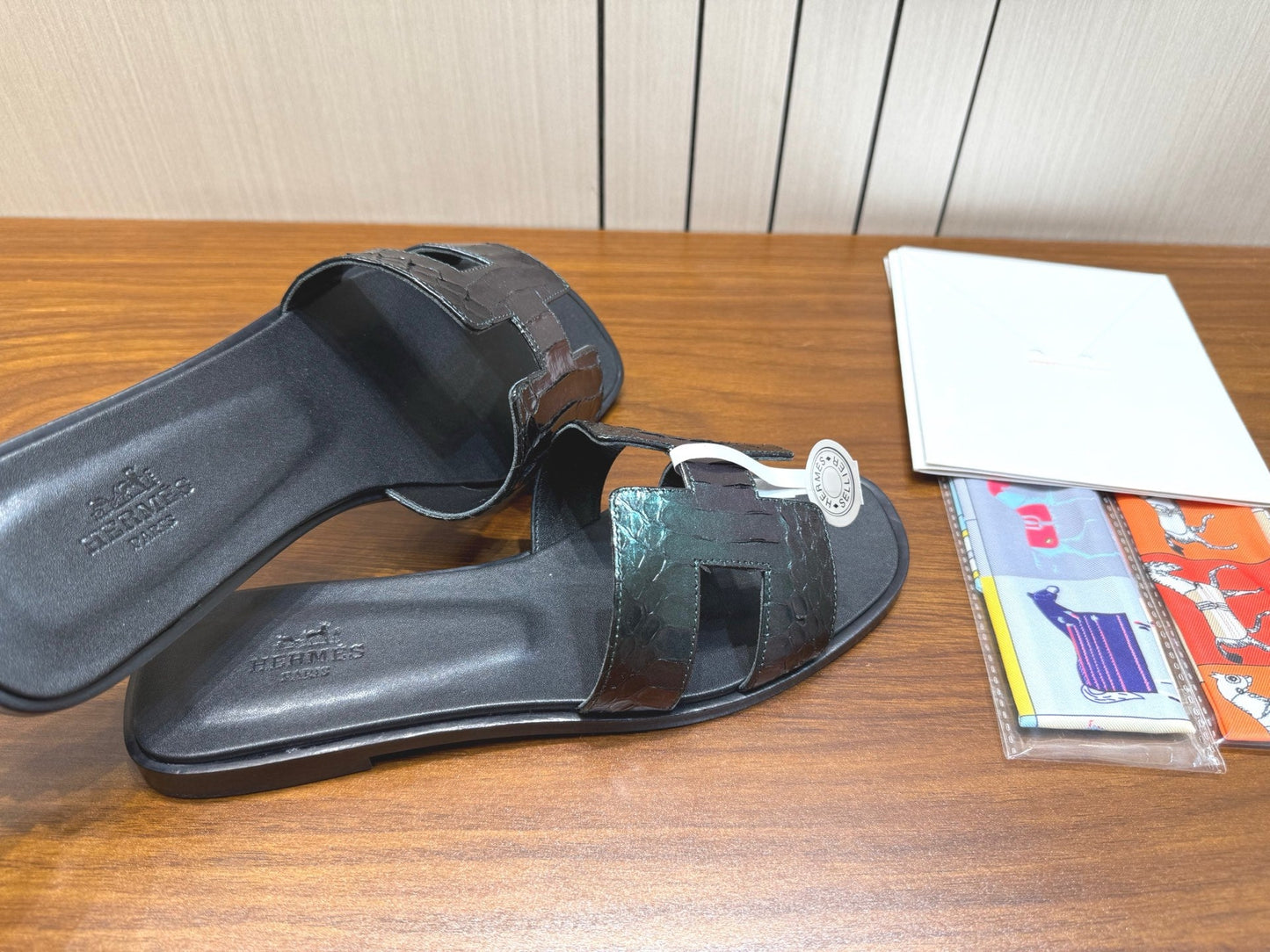 HM Sandal Black Metallic in Snakeskin 788513