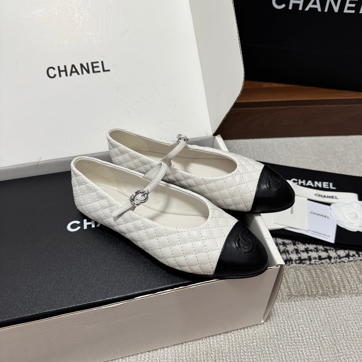 CC 25SS Mary Jane Quilted White Black Lambskin Leather 862433