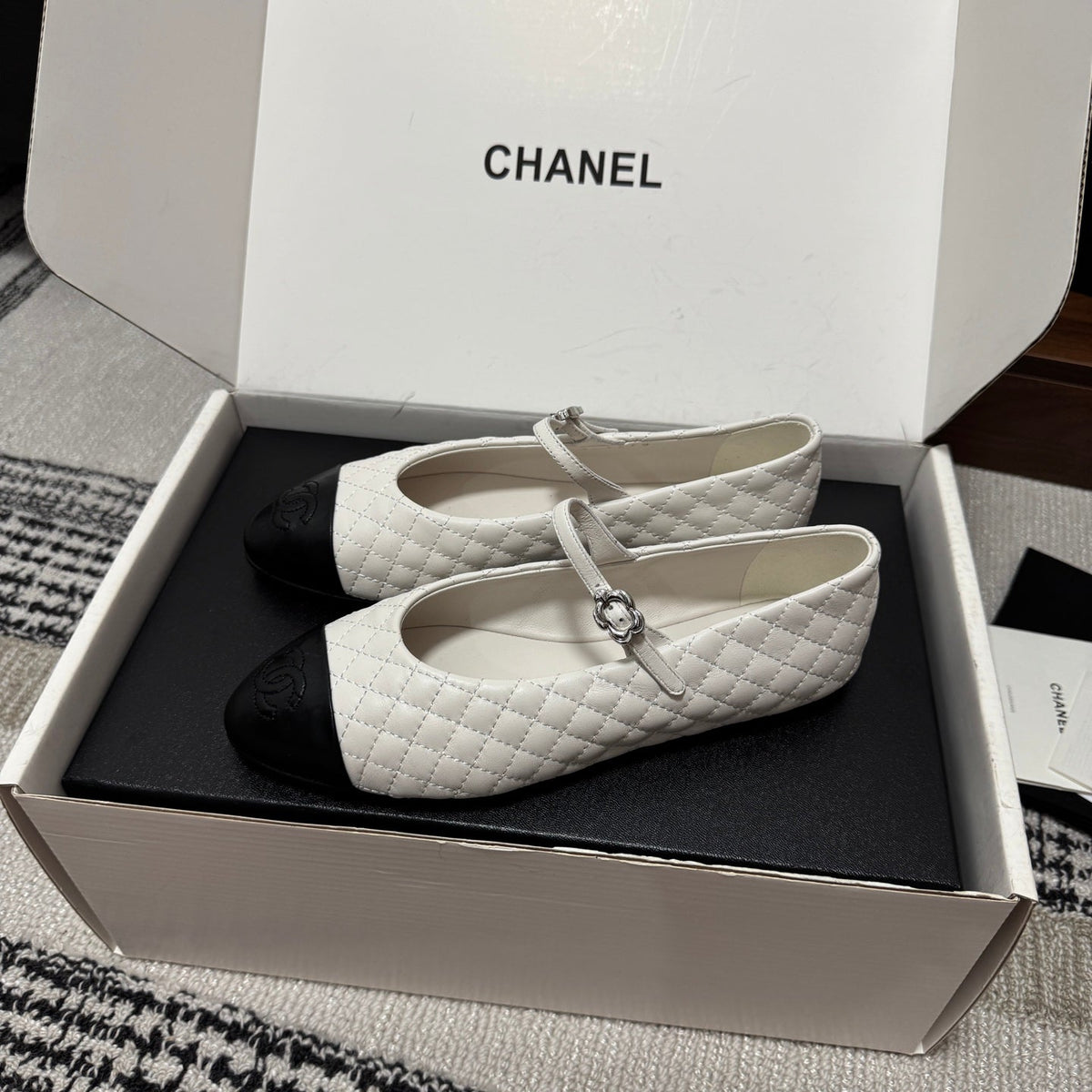 CC 25SS Mary Jane Quilted White Black Lambskin Leather 862433