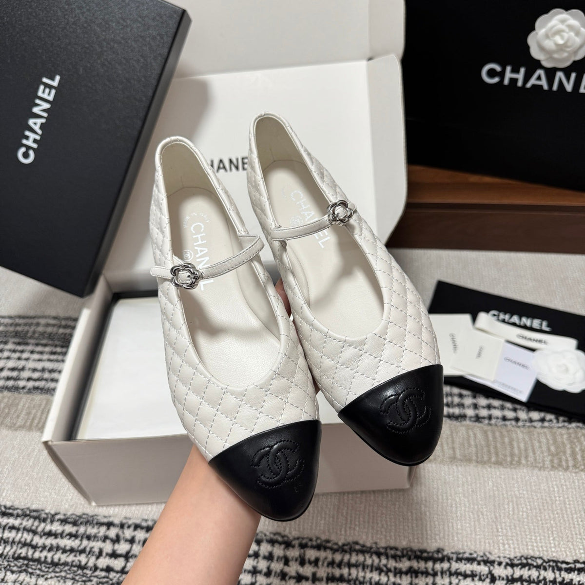 CC 25SS Mary Jane Quilted White Black Lambskin Leather 862433