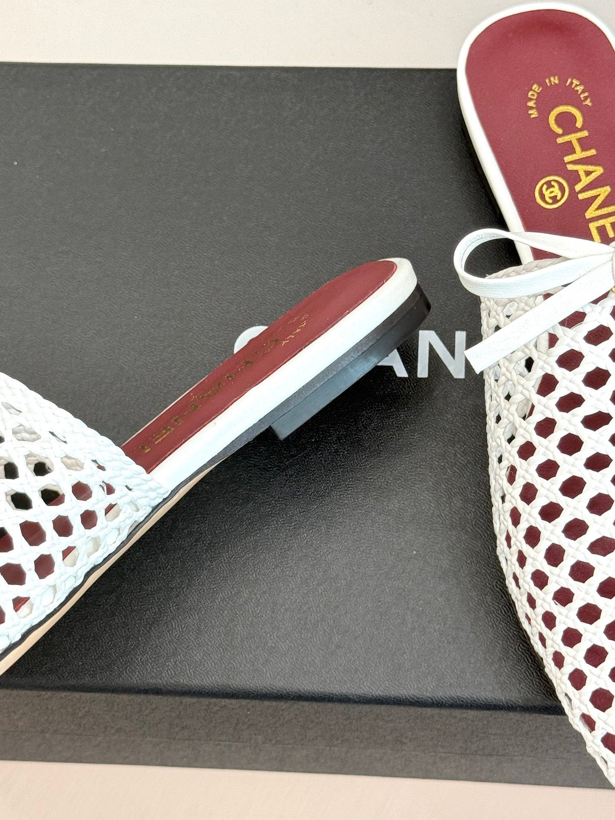 CC 26A Bow Pointed-Toe Mules White Leather 887973