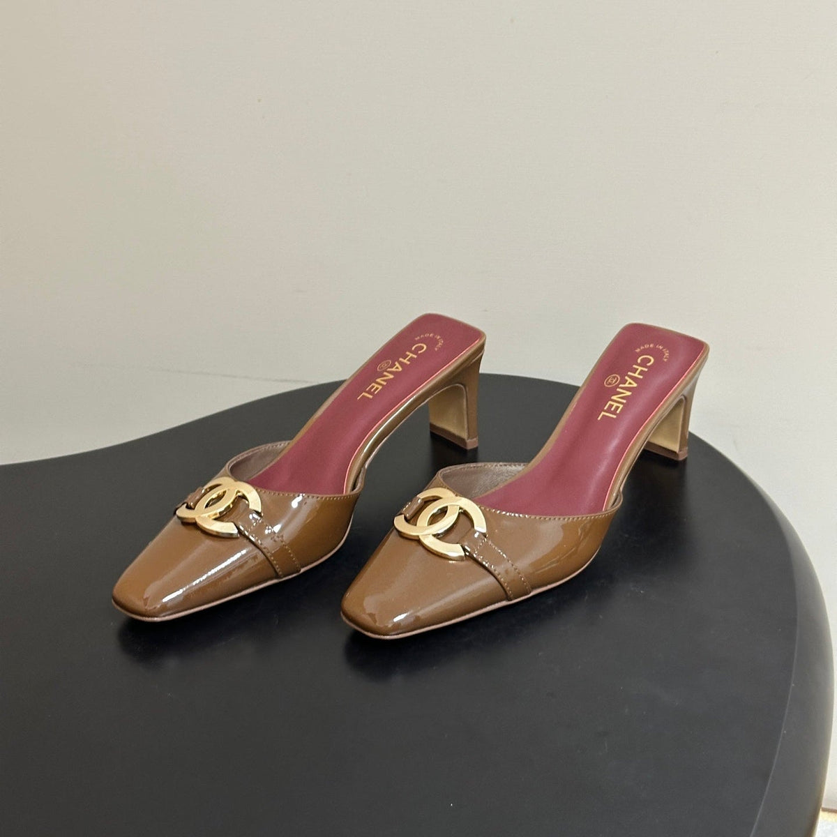CC 26A Square Toe Mules 6cm Camel Patent Leather 888042