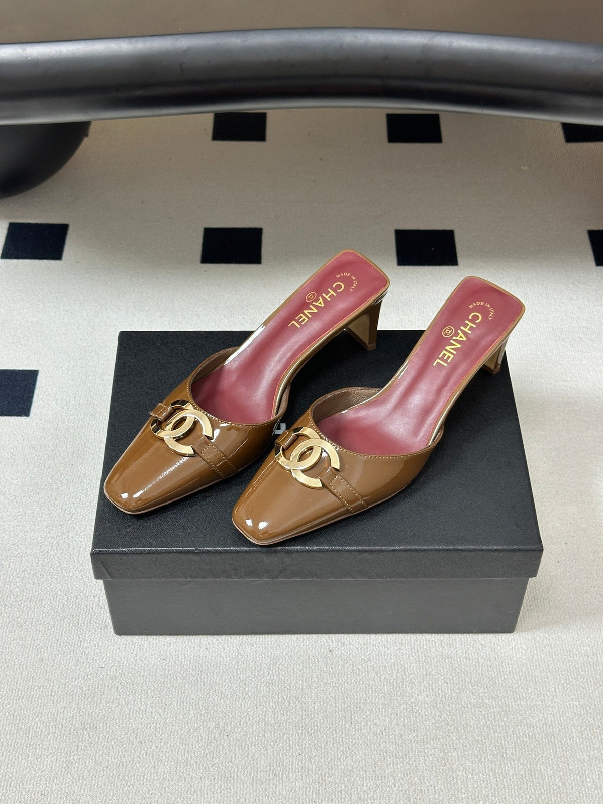 CC 26A Square Toe Mules 6cm Camel Patent Leather 888042