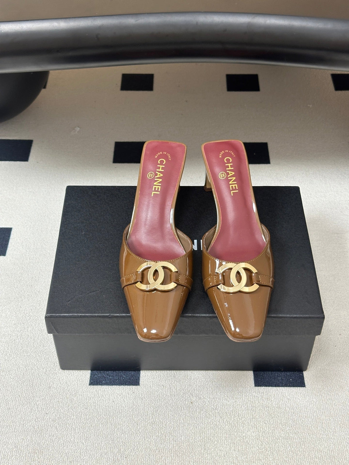 CC 26A Square Toe Mules 6cm Camel Patent Leather 888042