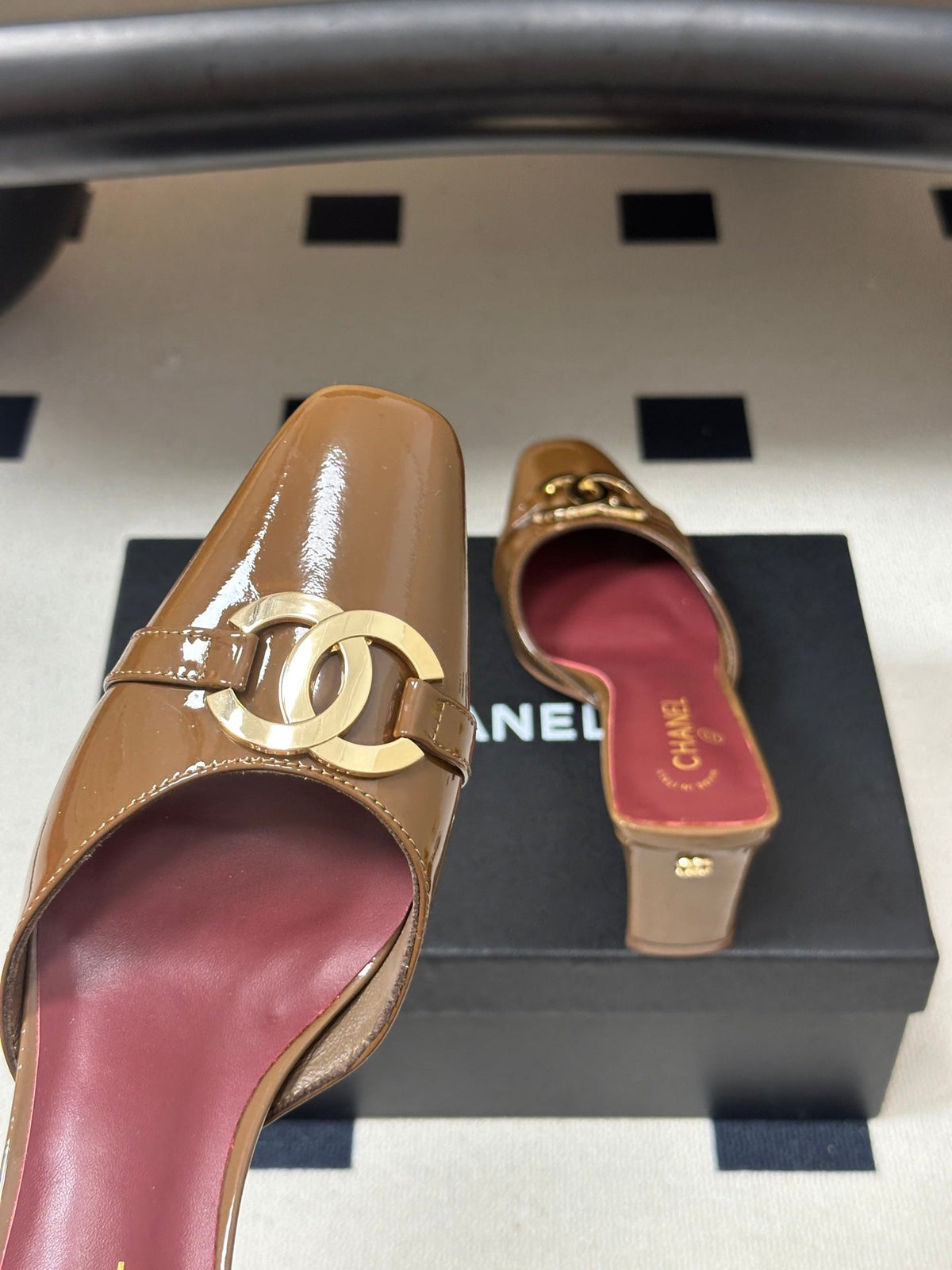 CC 26A Square Toe Mules 6cm Camel Patent Leather 888042