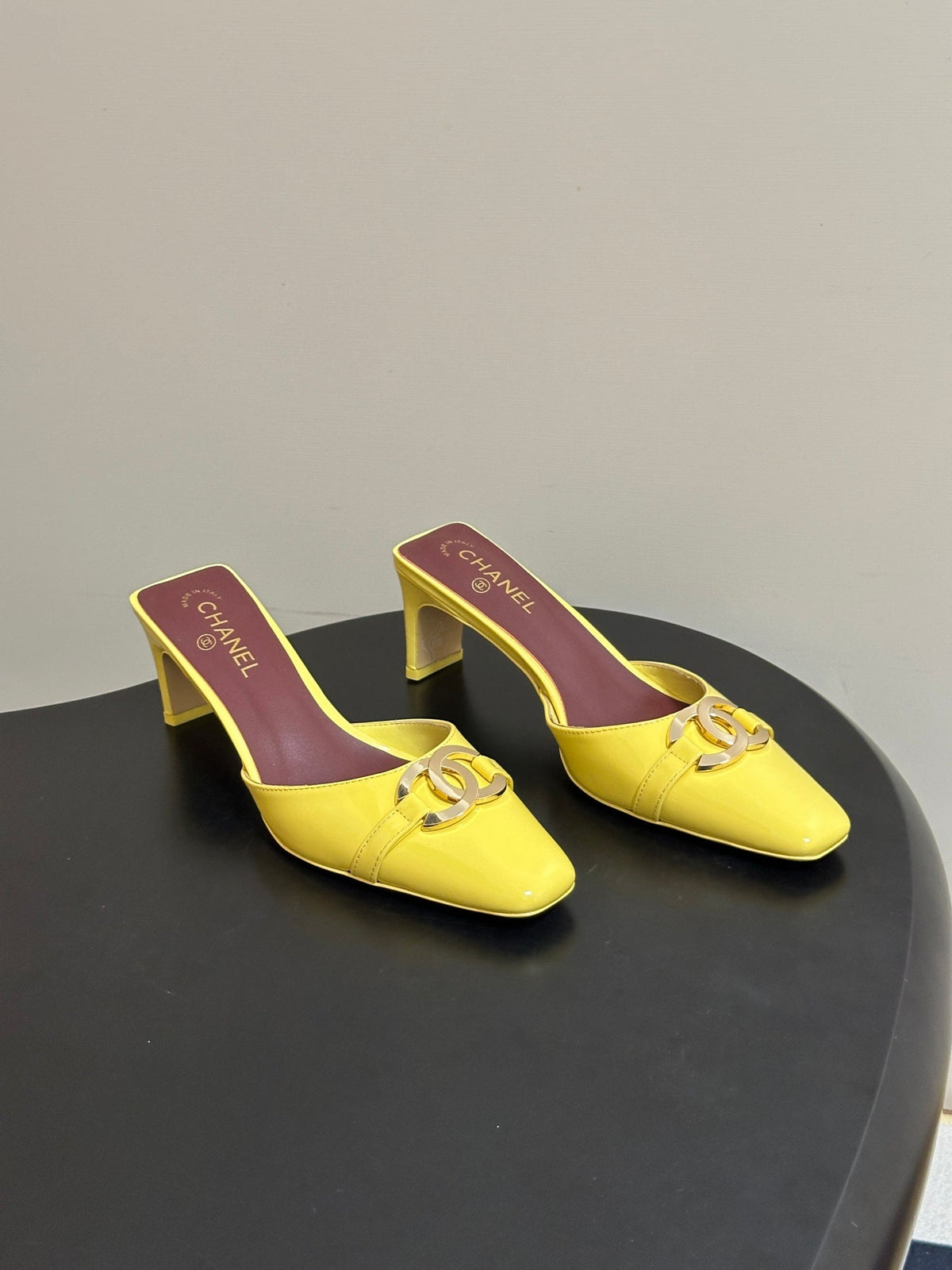 CC 26A Square Toe Mules 6cm Yellow Patent Leather 888041