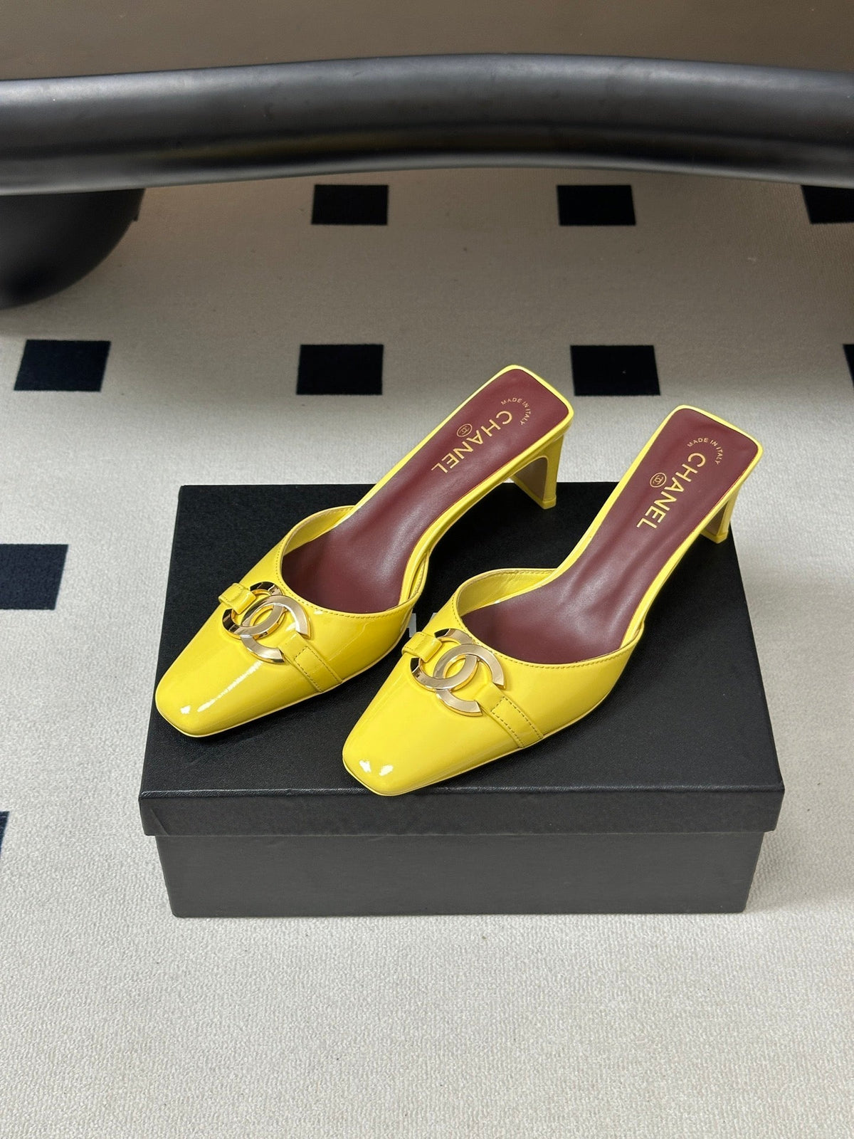 CC 26A Square Toe Mules 6cm Yellow Patent Leather 888041