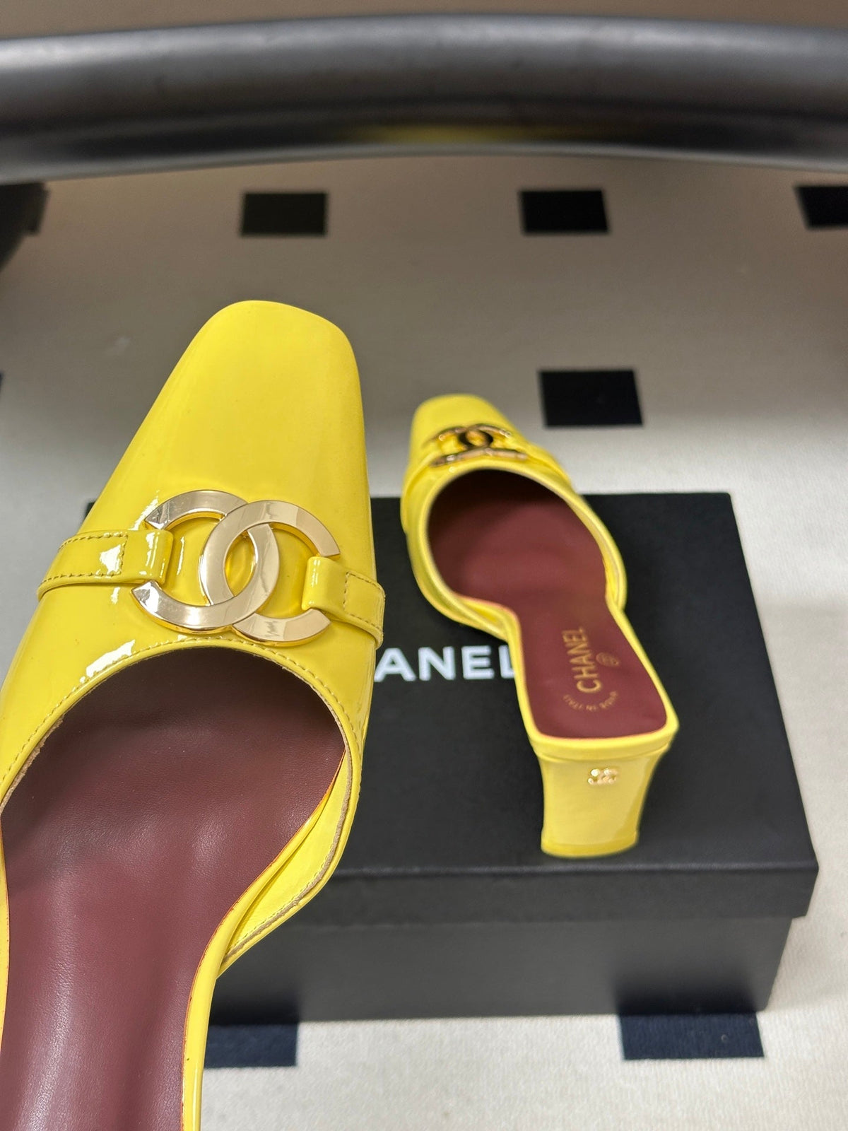 CC 26A Square Toe Mules 6cm Yellow Patent Leather 888041