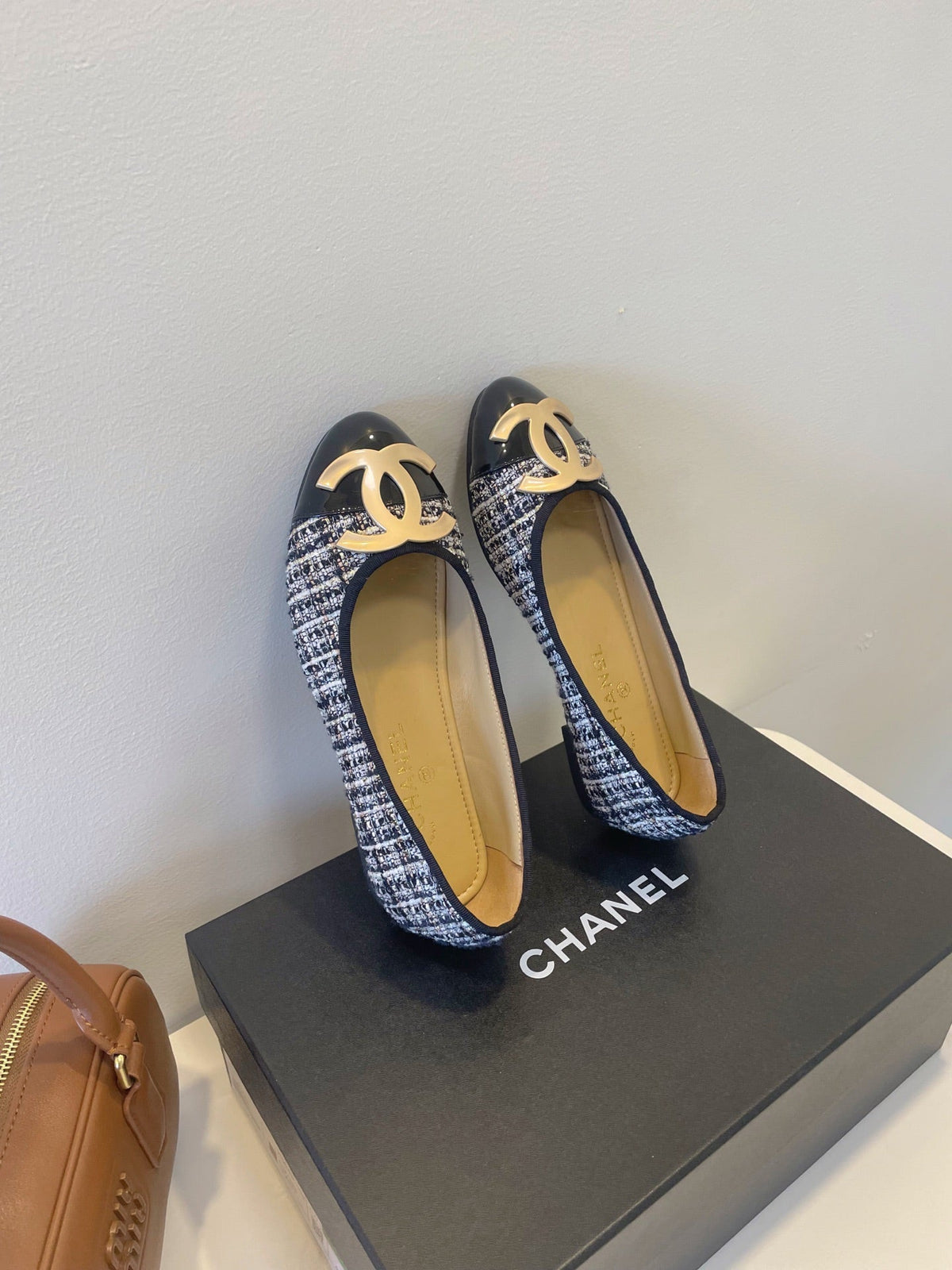 CC 26P Ballet Flats Black White Tweed & Patent Leather 890839