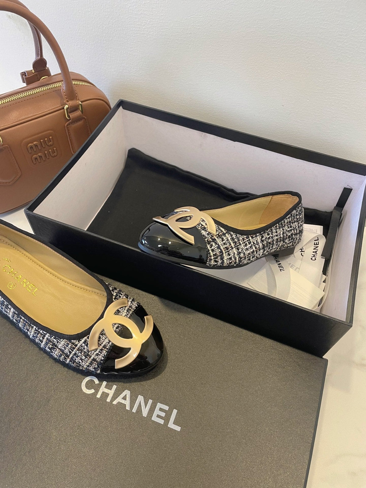 CC 26P Ballet Flats Black White Tweed & Patent Leather 890839