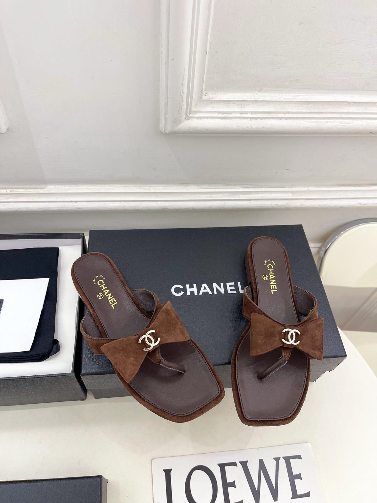 CC Bow Thong Flat Sandals Dark Brown Suede 891776