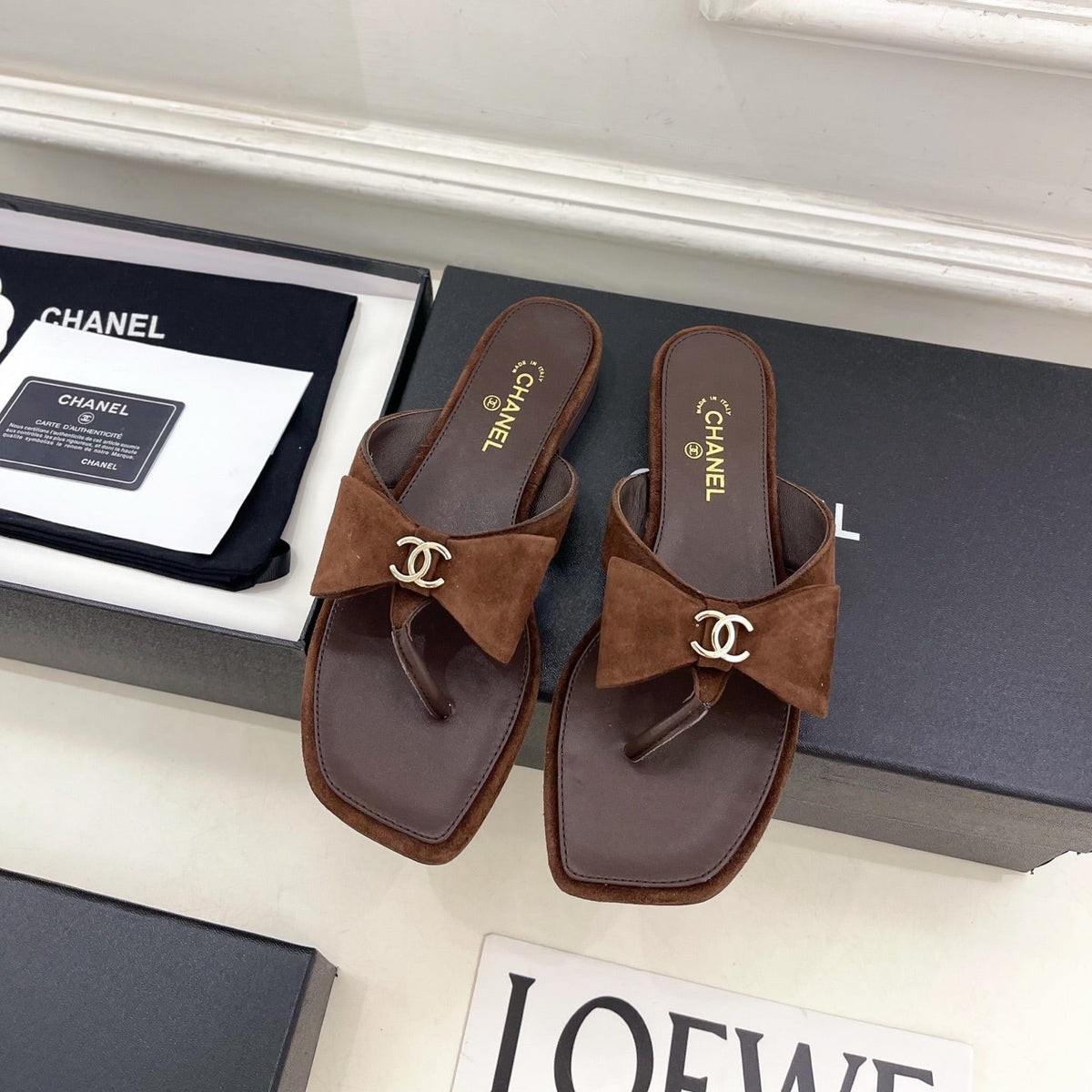 CC Bow Thong Flat Sandals Dark Brown Suede 891776