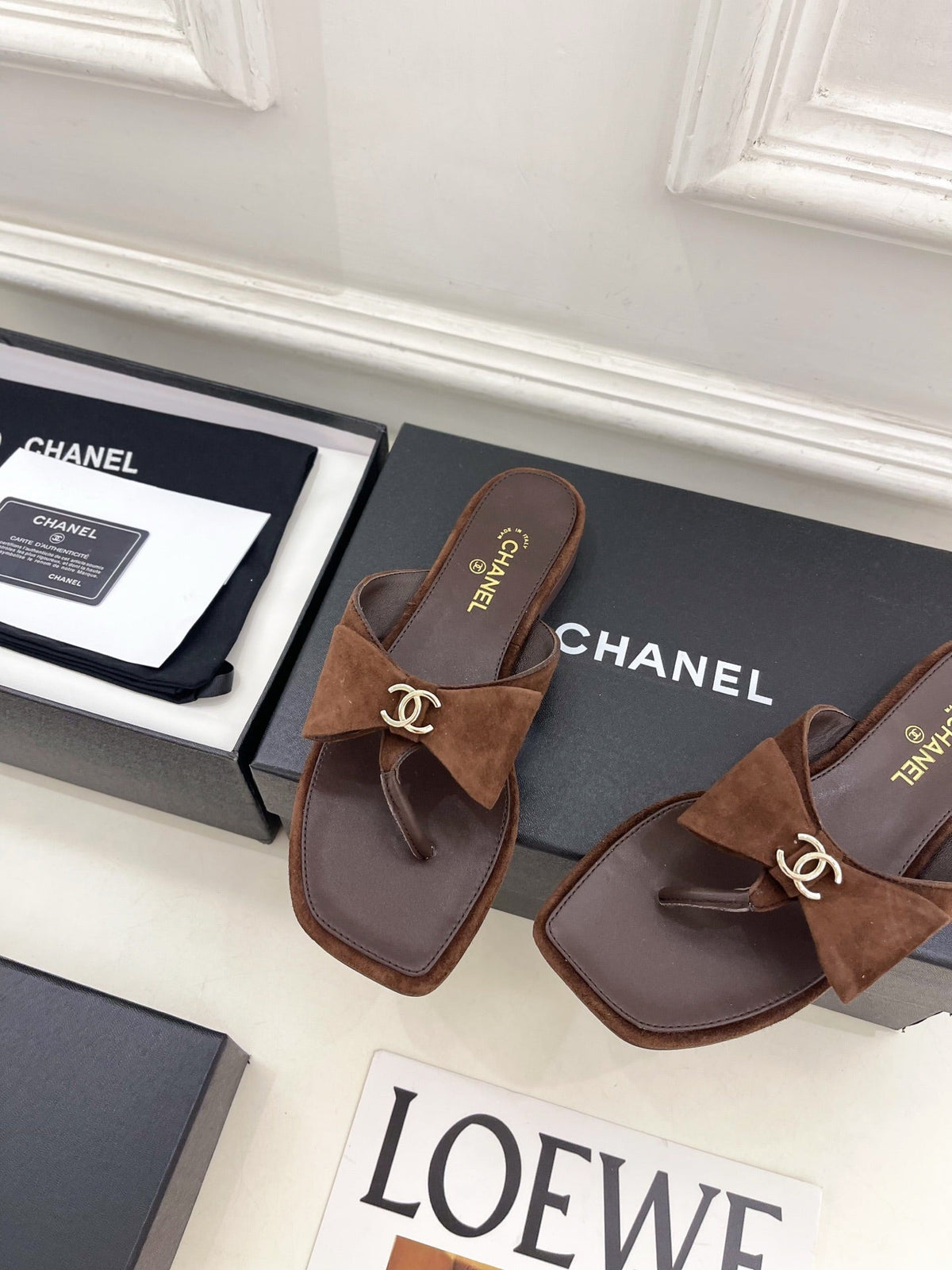 CC Bow Thong Flat Sandals Dark Brown Suede 891776