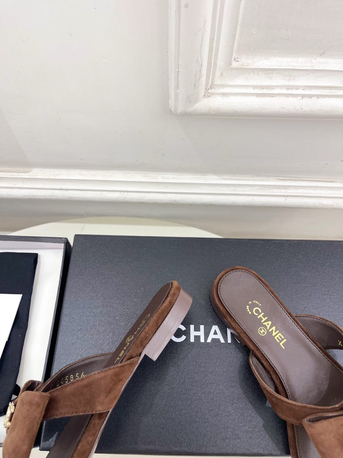 CC Bow Thong Flat Sandals Dark Brown Suede 891776