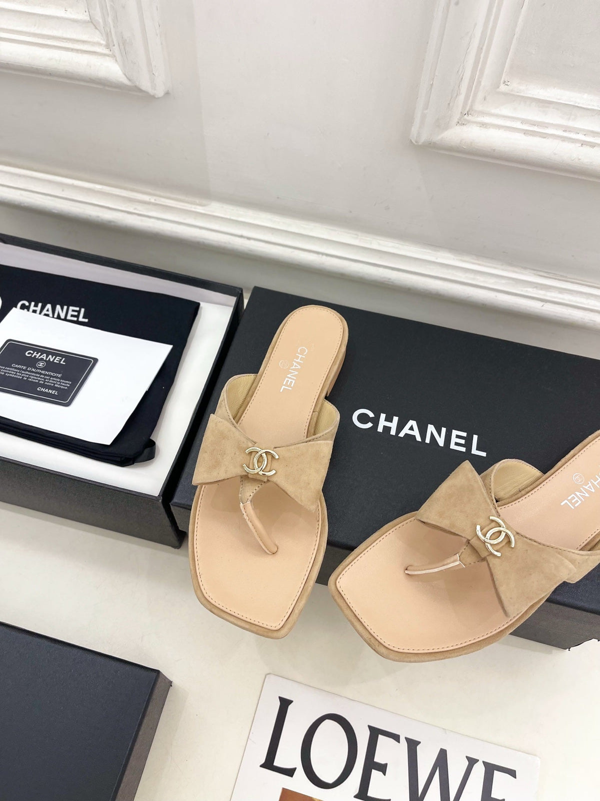 CC Bow Thong Flat Sandals Beige Suede 891775
