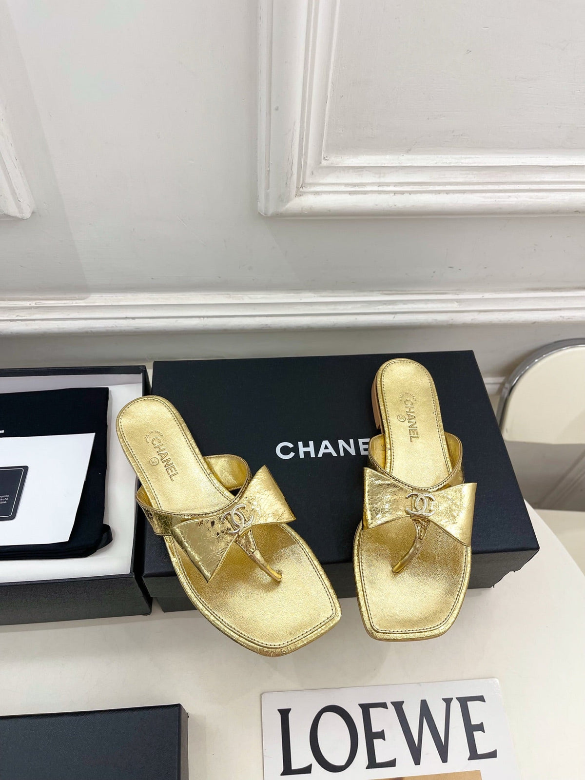 CC Bow Thong Flat Sandals Gold Metallic Leather 891773