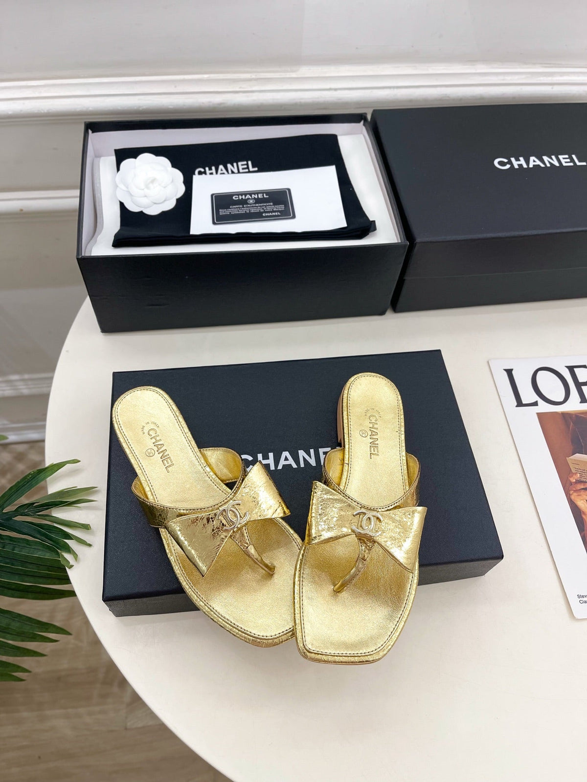 CC Bow Thong Flat Sandals Gold Metallic Leather 891773