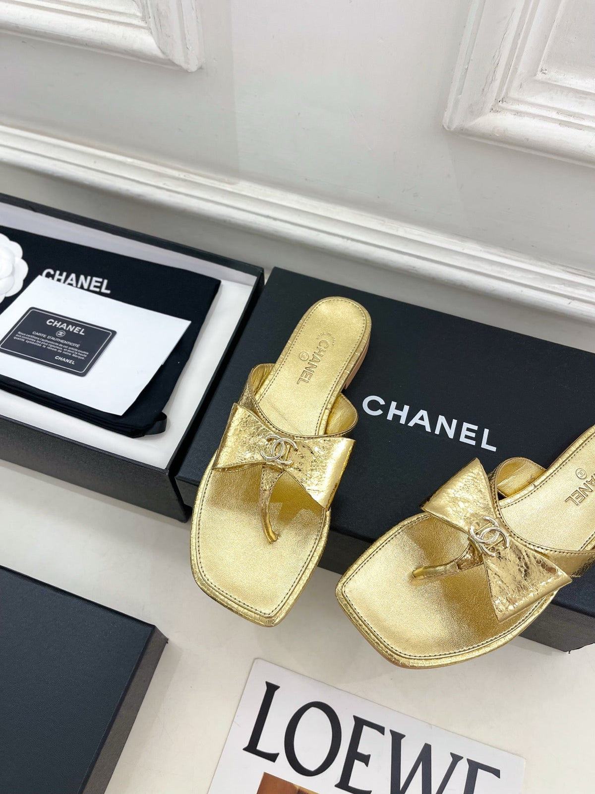 CC Bow Thong Flat Sandals Gold Metallic Leather 891773
